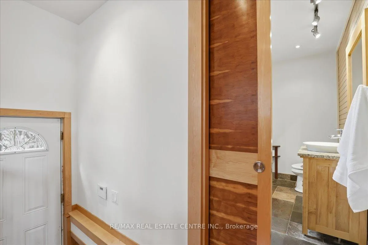 Photo 16 of 140 Peter Street, Kitchener — HOMEH