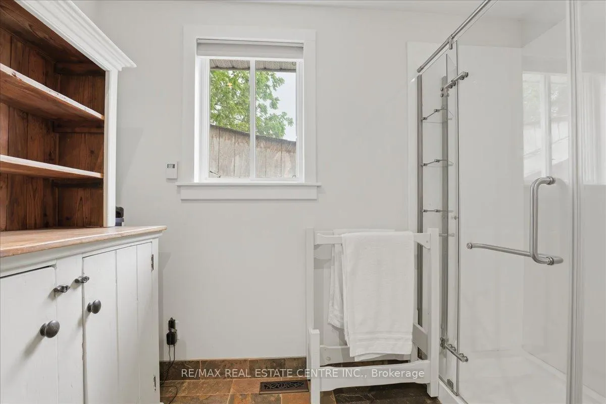 Photo 17 of 140 Peter Street, Kitchener — HOMEH