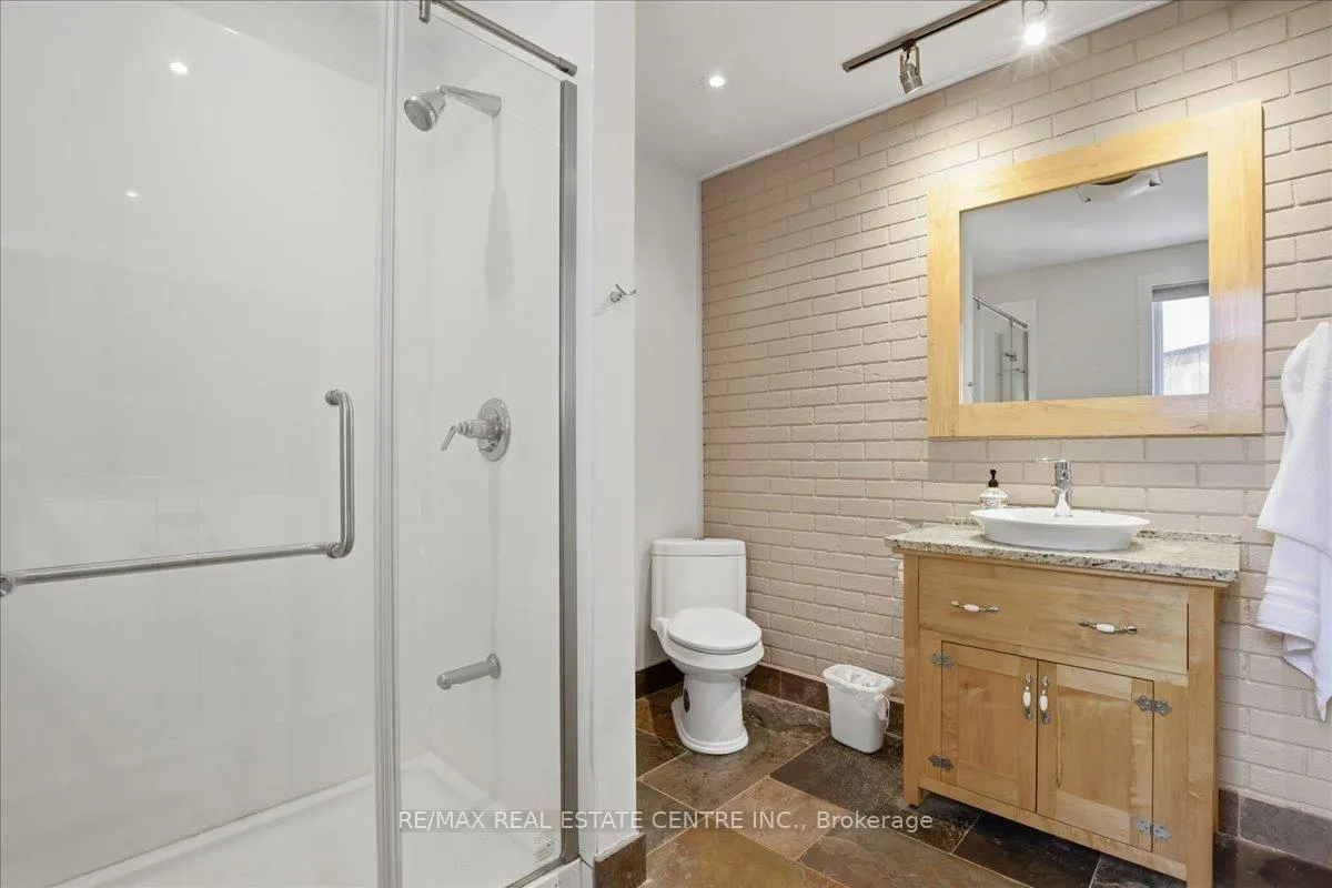 Photo 18 of 140 Peter Street, Kitchener — HOMEH