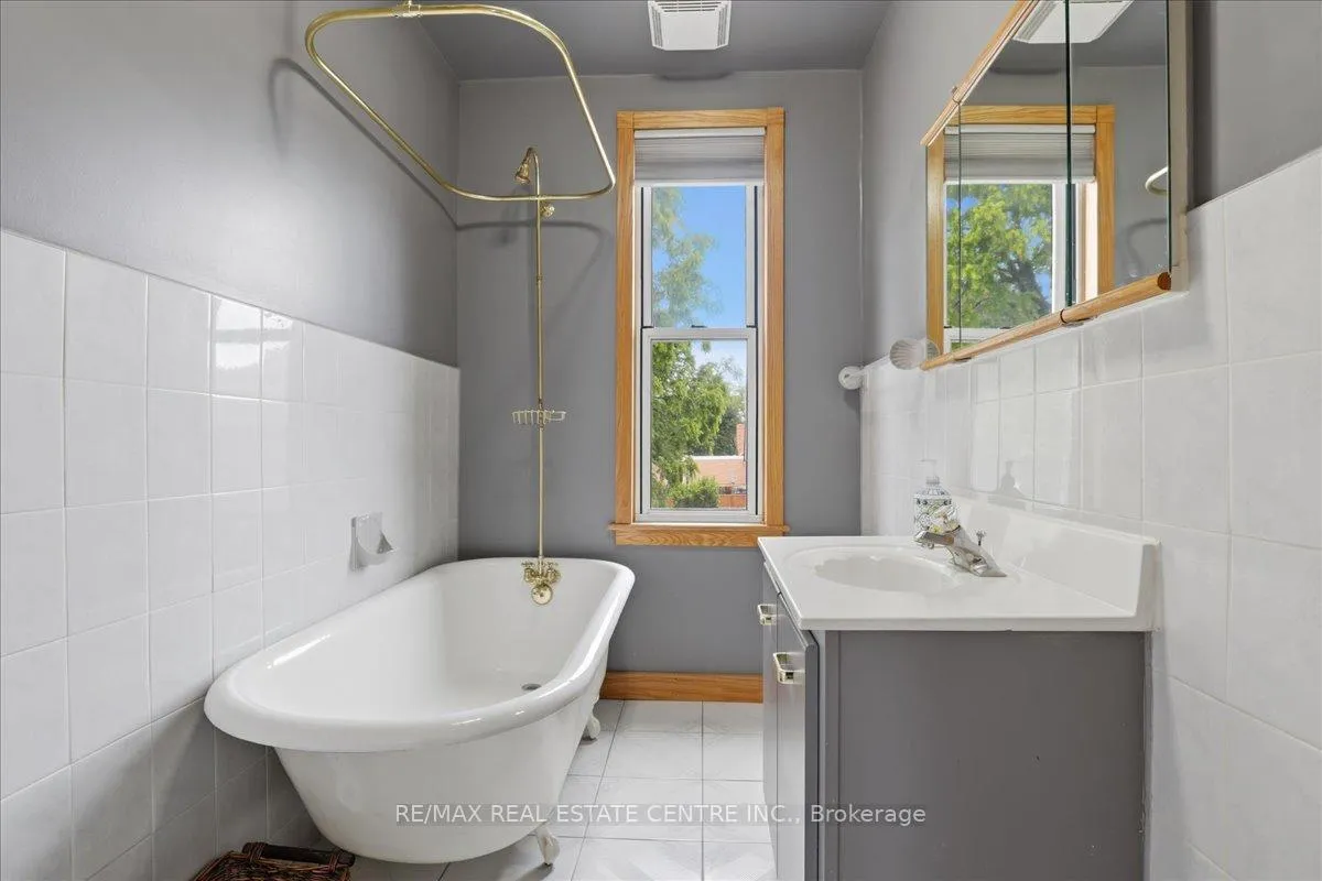 Photo 22 of 140 Peter Street, Kitchener — HOMEH