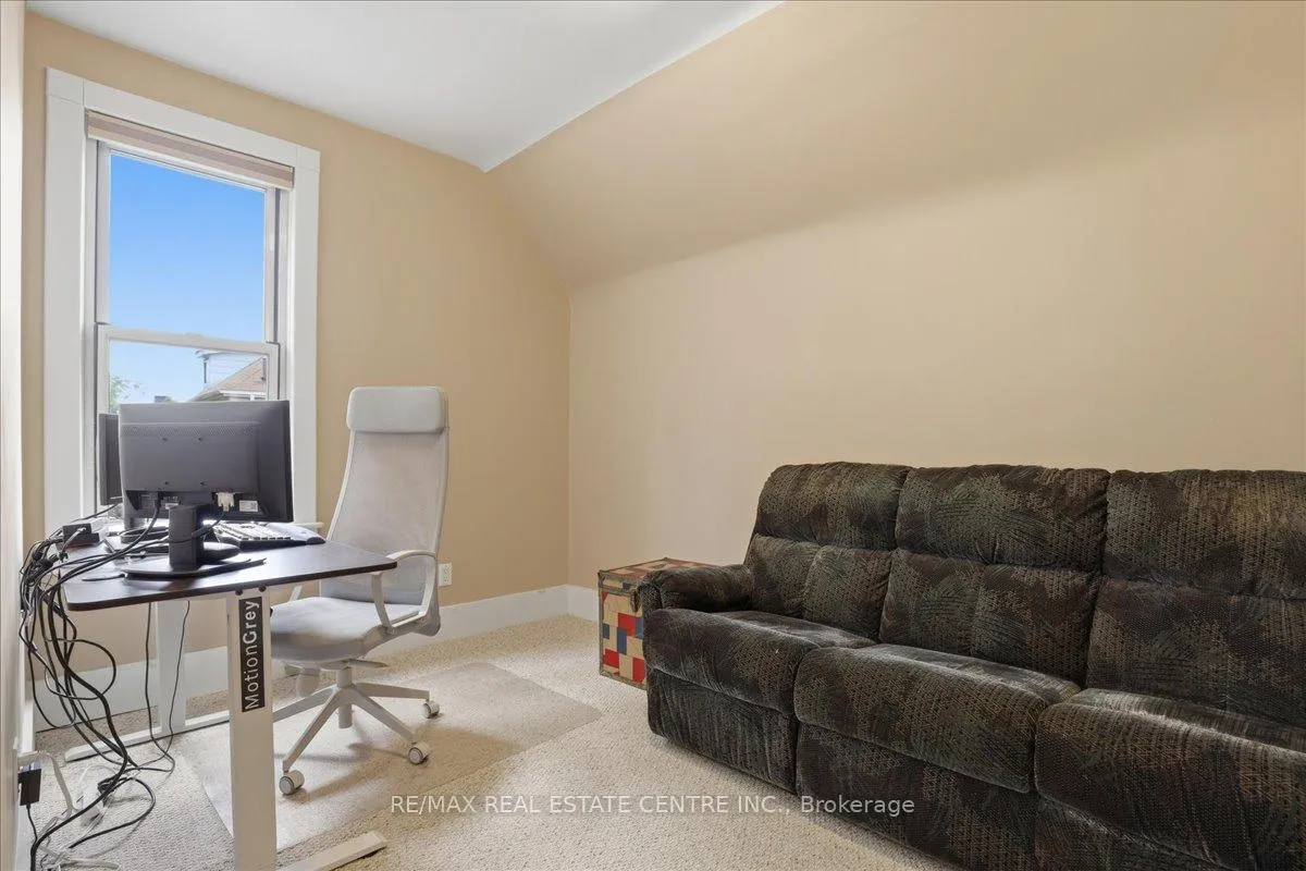 Photo 23 of 140 Peter Street, Kitchener — HOMEH