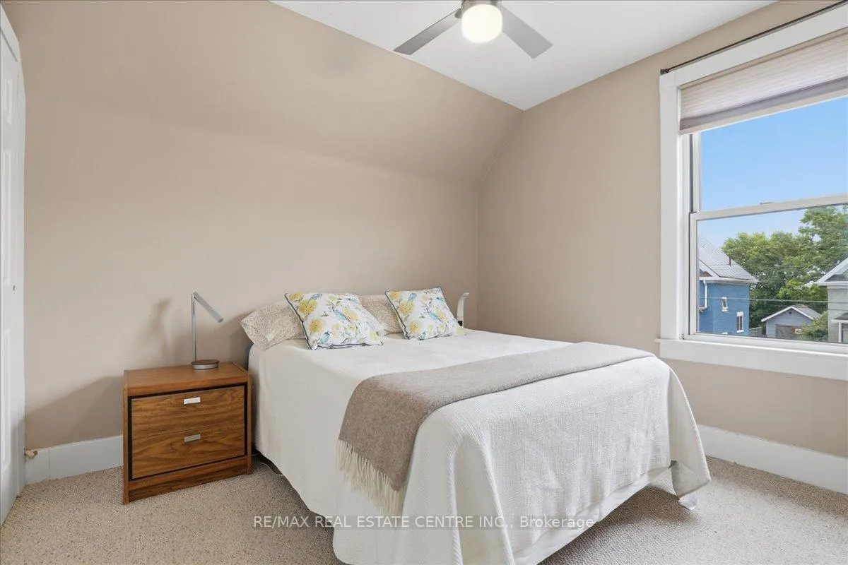 Photo 24 of 140 Peter Street, Kitchener — HOMEH