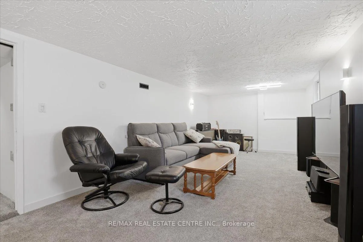 Photo 28 of 140 Peter Street, Kitchener — HOMEH