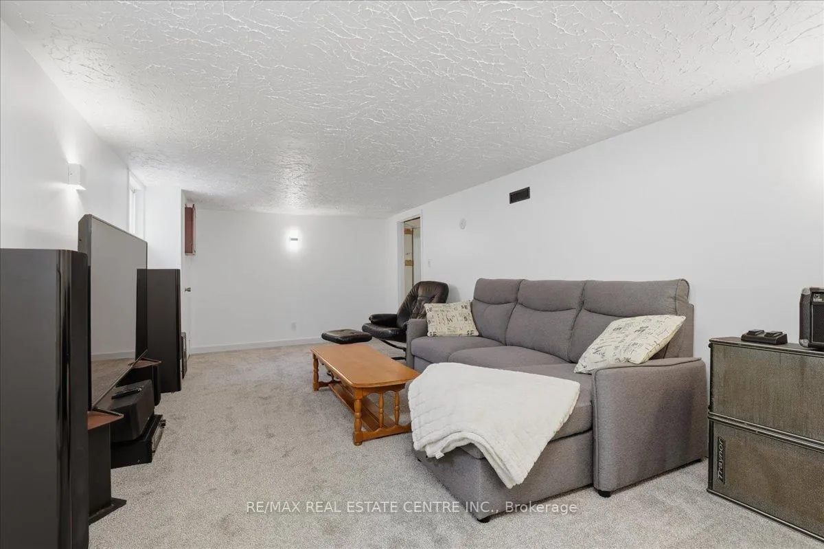 Photo 29 of 140 Peter Street, Kitchener — HOMEH