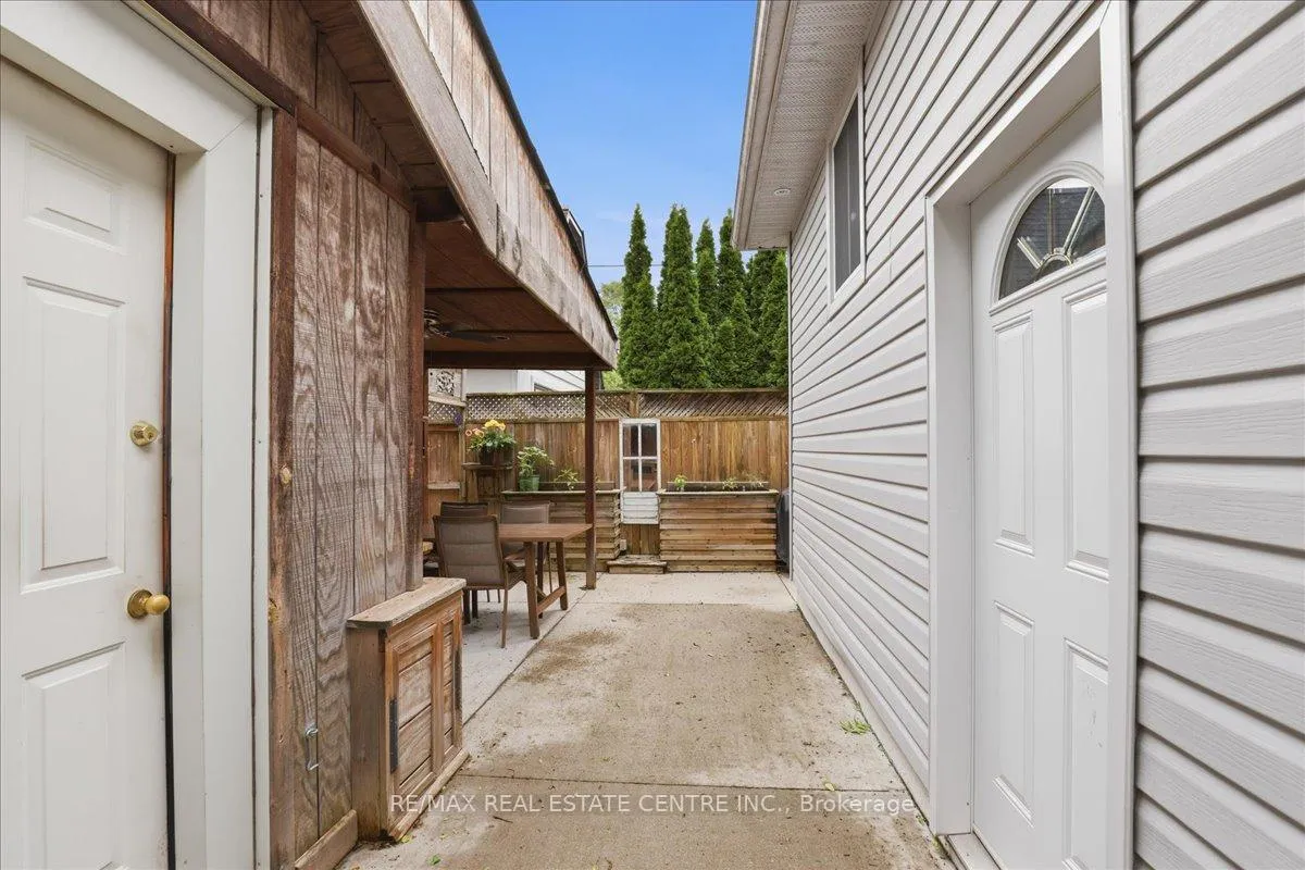 Photo 35 of 140 Peter Street, Kitchener — HOMEH