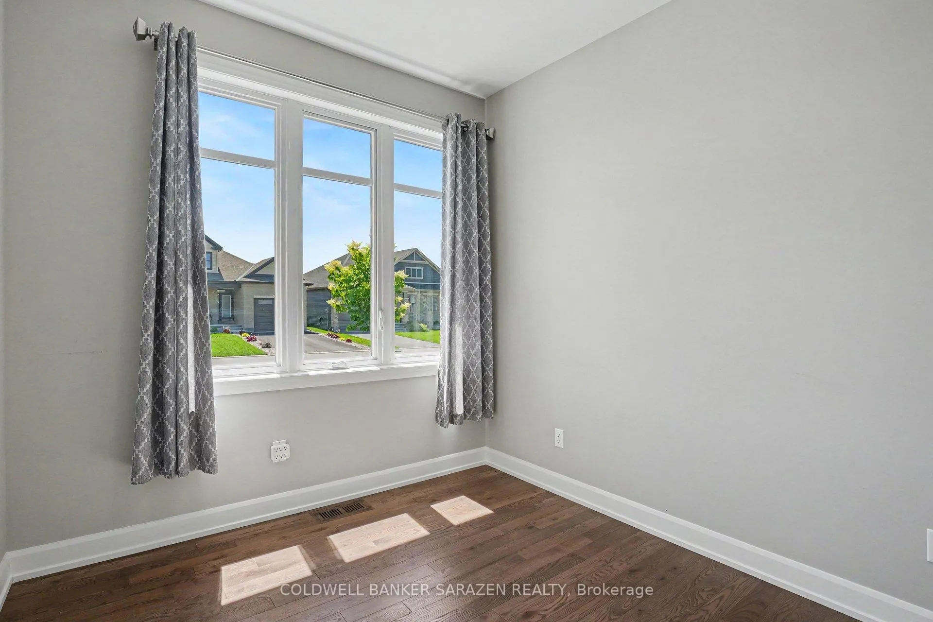 Photo 5 of 209 Mac Beattie Drive, Arnprior, Arnprior — HOMEH