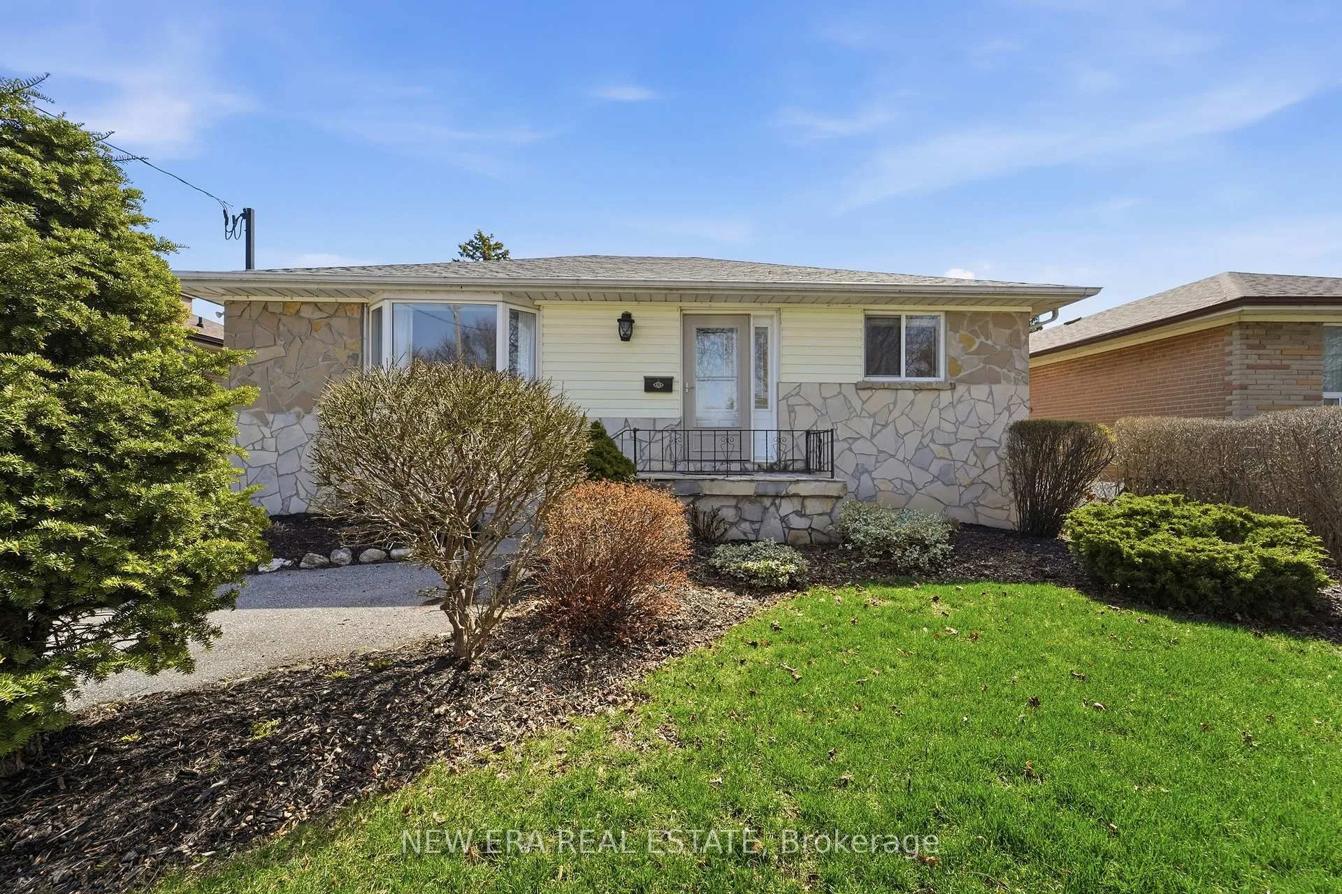 Photo 2 of 1451 Bala Drive, Oshawa, Lakeview — HOMEH