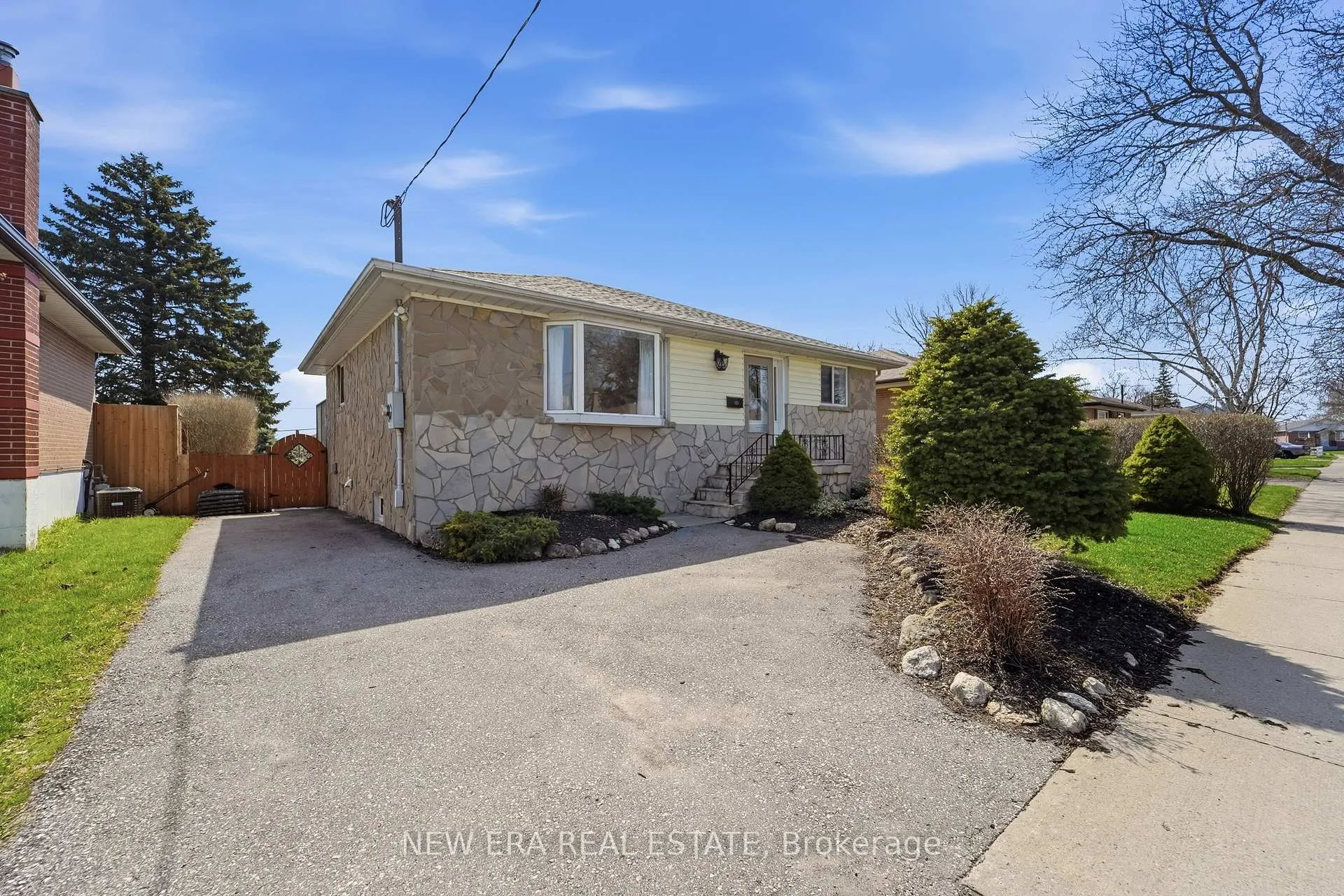 Photo 3 of 1451 Bala Drive, Oshawa, Lakeview — HOMEH