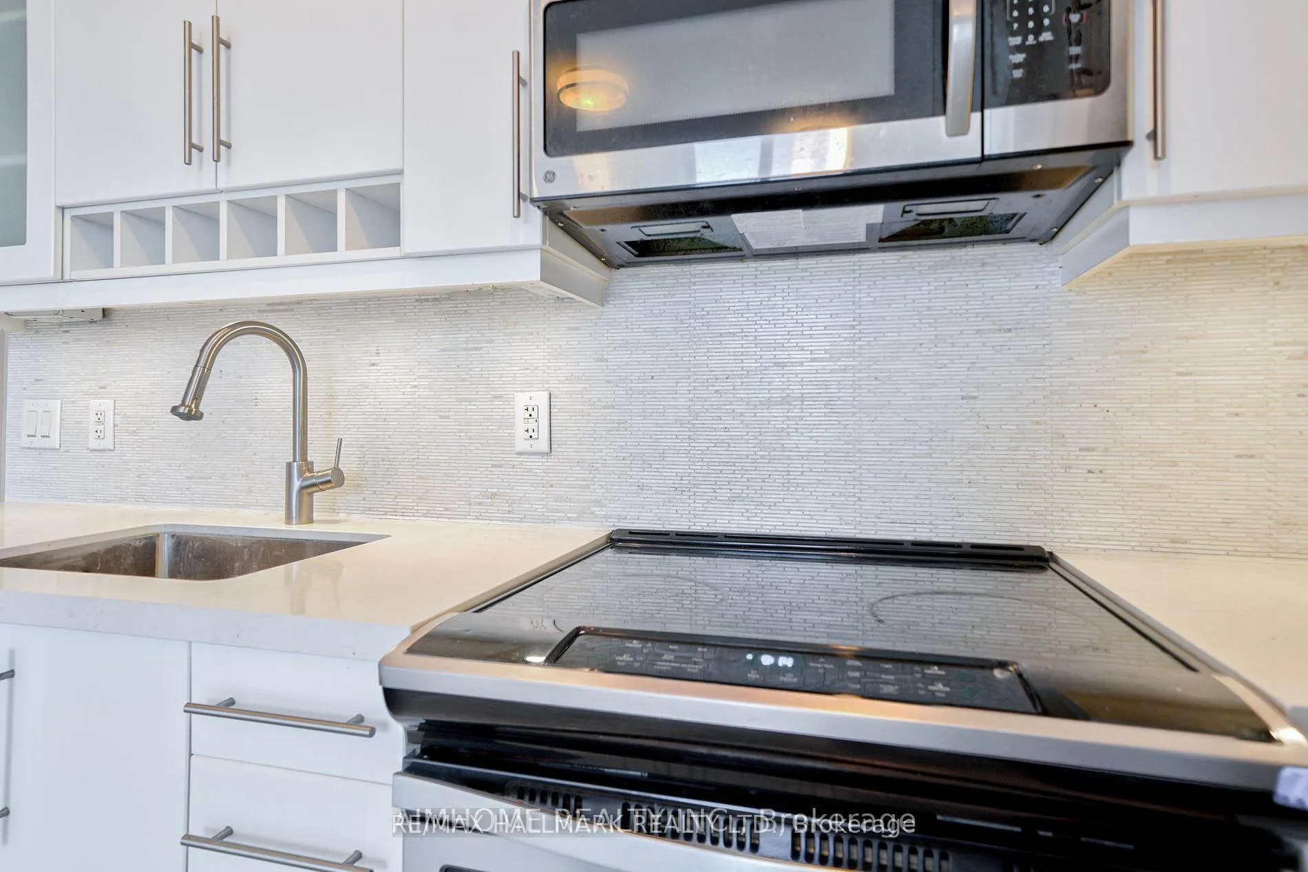 Photo 3 of Unit 2831, 7161 Yonge Street, Markham, Grandview — HOMEH