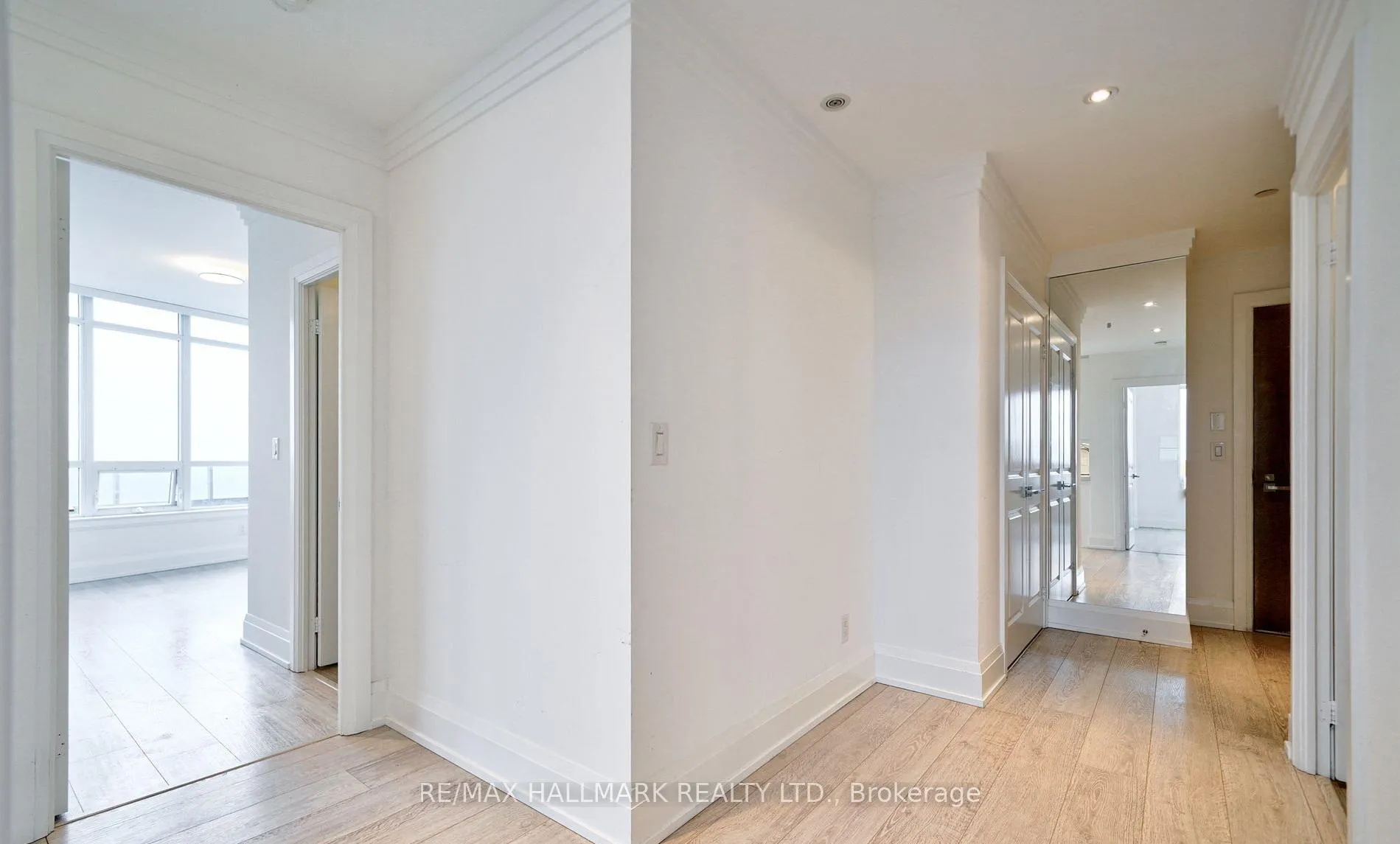 Photo 4 of Unit 2831, 7161 Yonge Street, Markham, Grandview — HOMEH