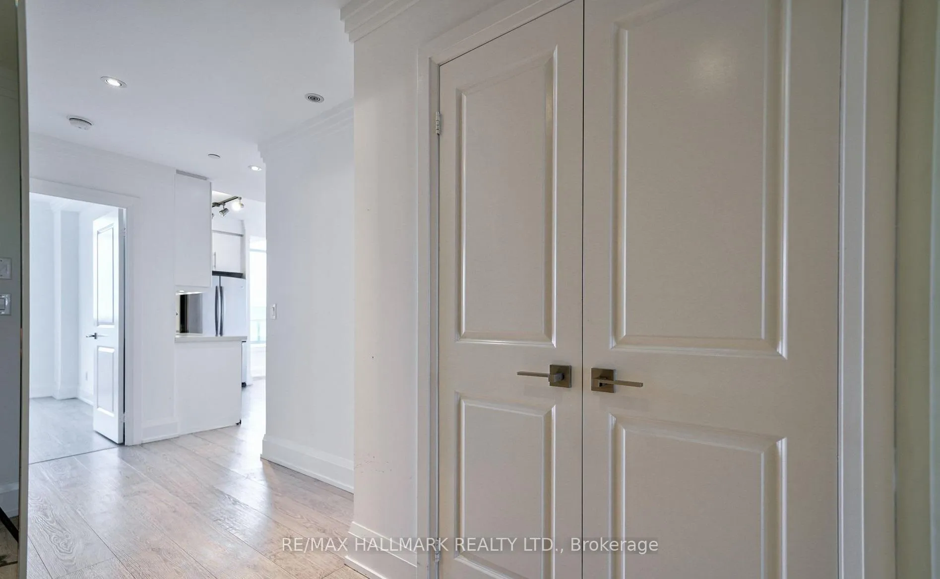 Photo 8 of Unit 2831, 7161 Yonge Street, Markham, Grandview — HOMEH