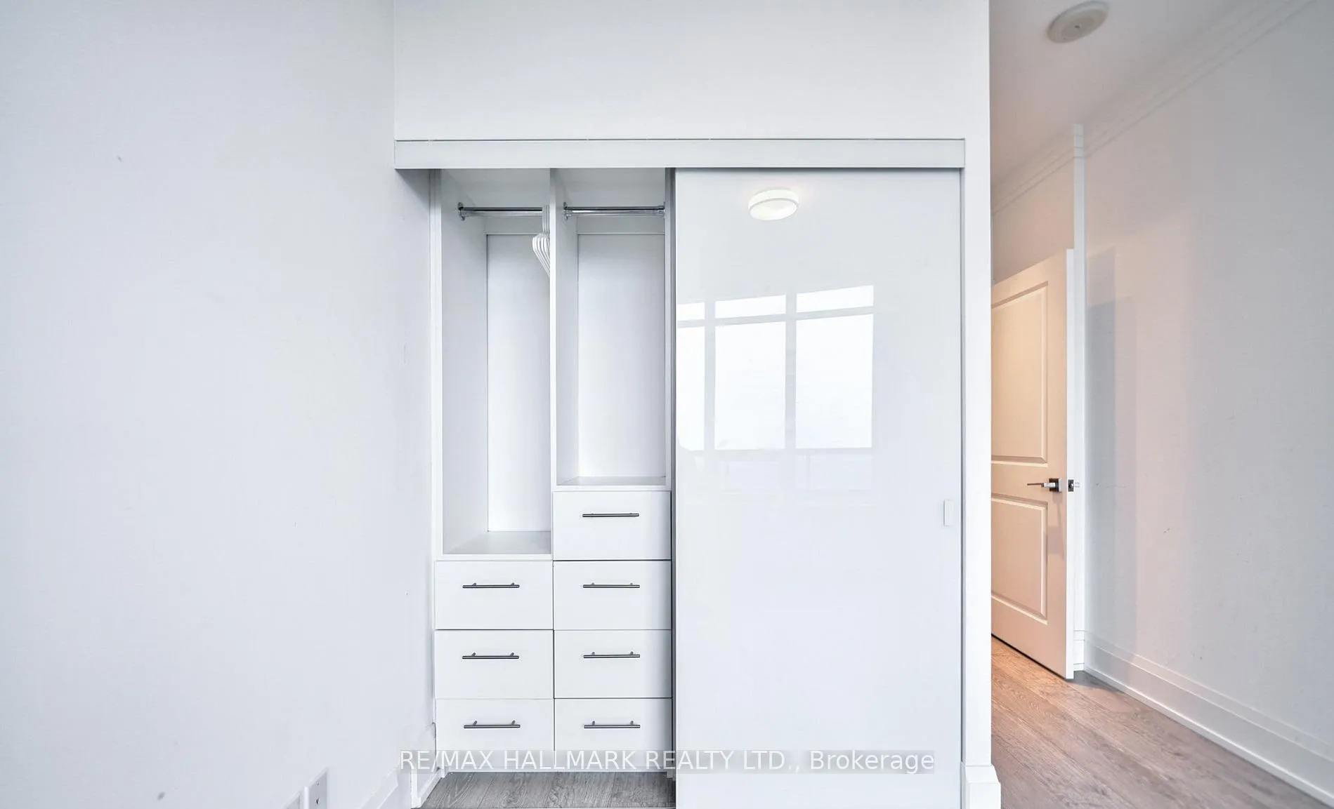 Photo 11 of Unit 2831, 7161 Yonge Street, Markham, Grandview — HOMEH