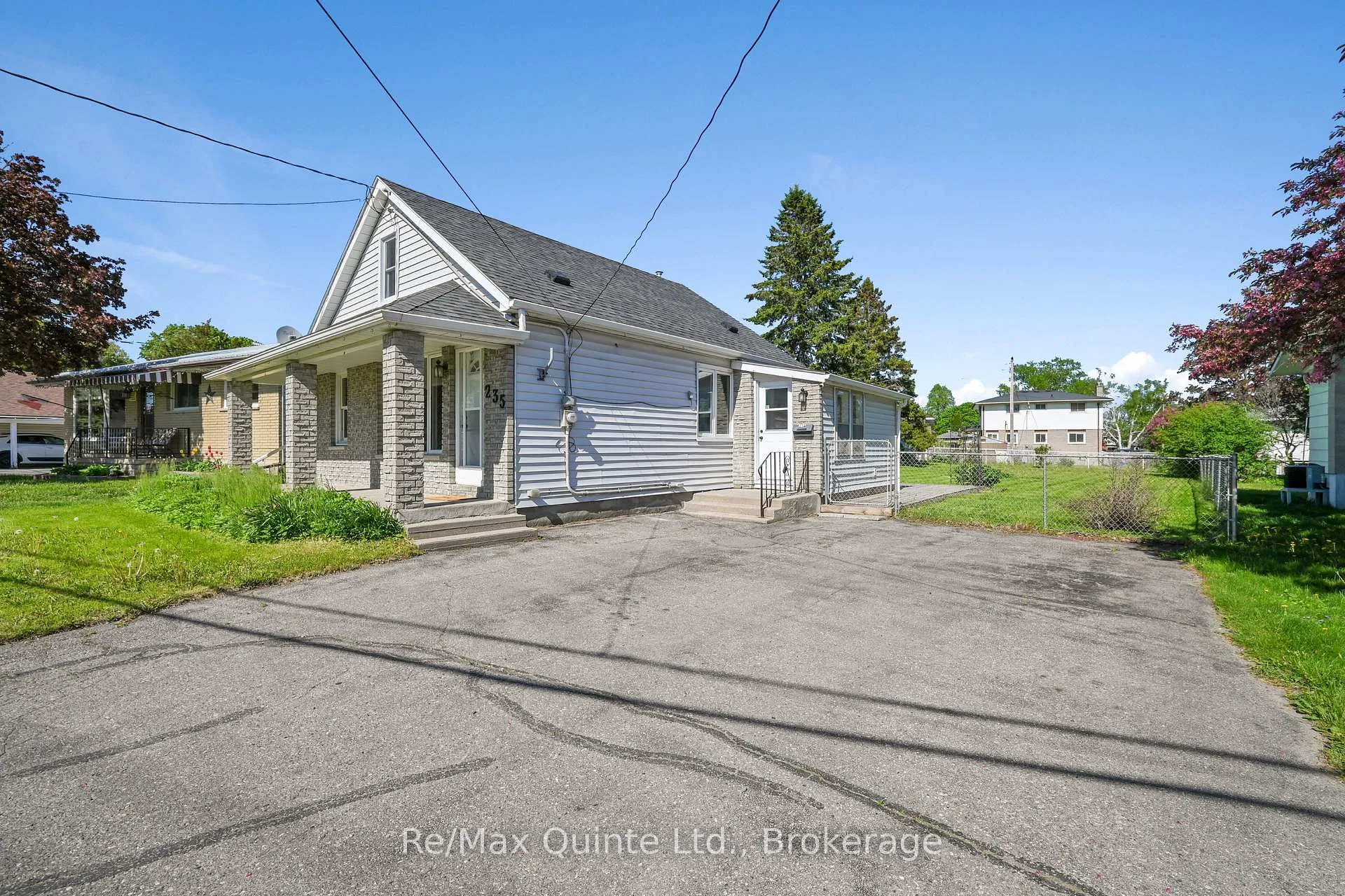 Photo 2 of 235 Byron Street, Quinte West, Trenton Ward — HOMEH