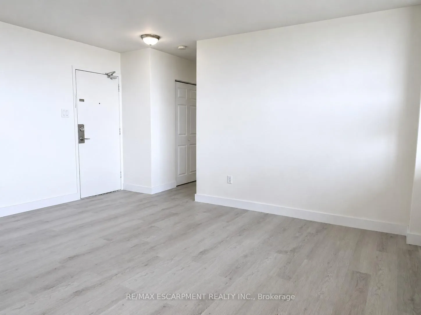 Photo 5 of Unit 514, 15 Albright Road, Hamilton, Vincent — HOMEH