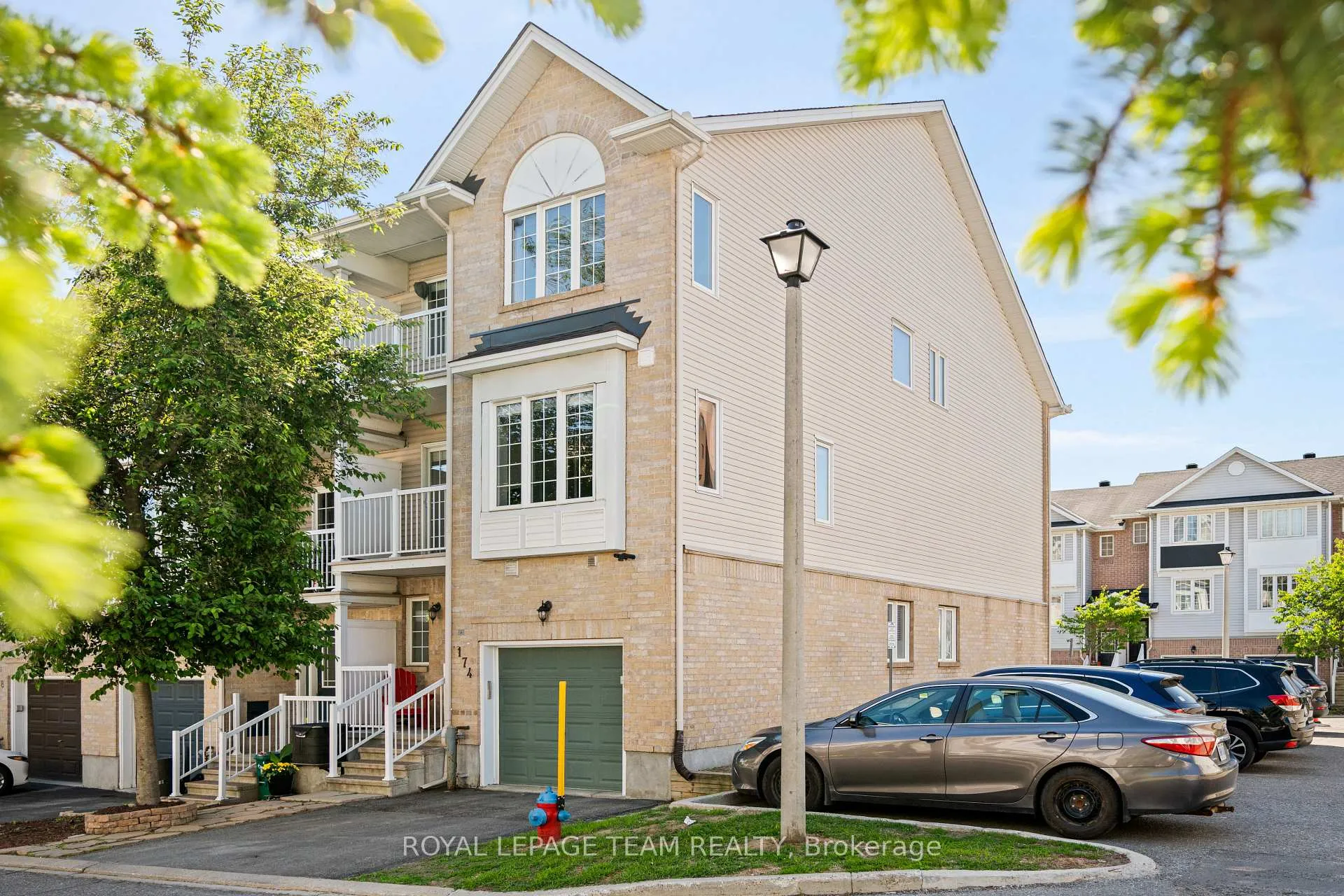 Photo 1 of 174 Fordham Private, Ottawa, Central Park — HOMEH