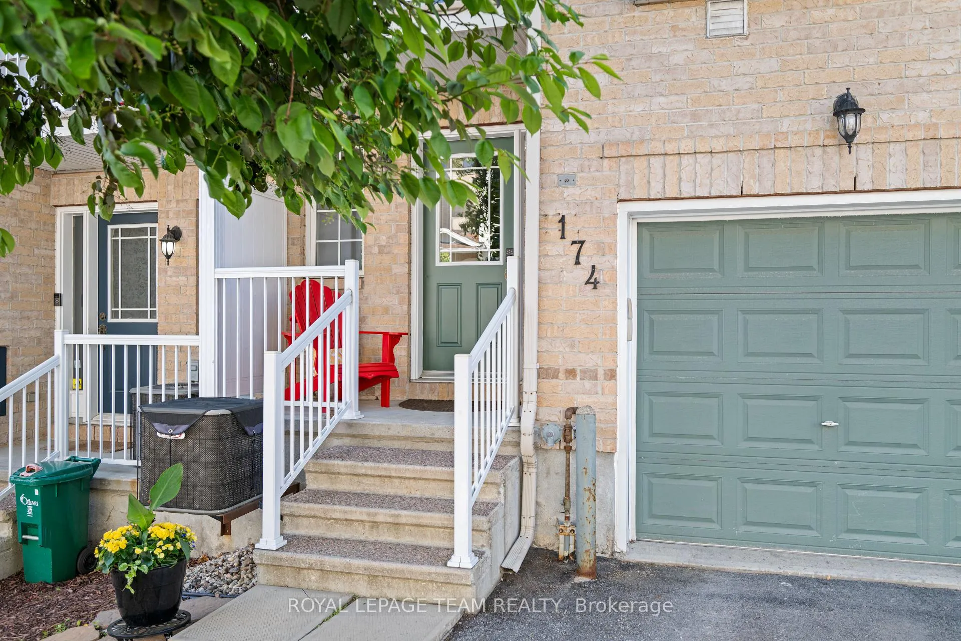 Photo 2 of 174 Fordham Private, Ottawa, Central Park — HOMEH