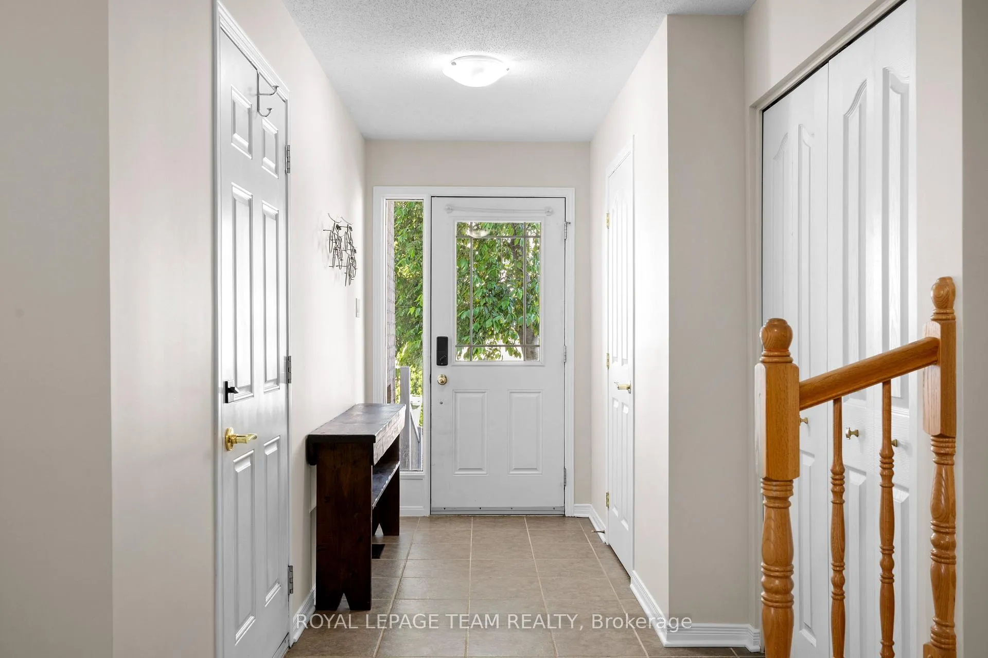 Photo 3 of 174 Fordham Private, Ottawa, Central Park — HOMEH