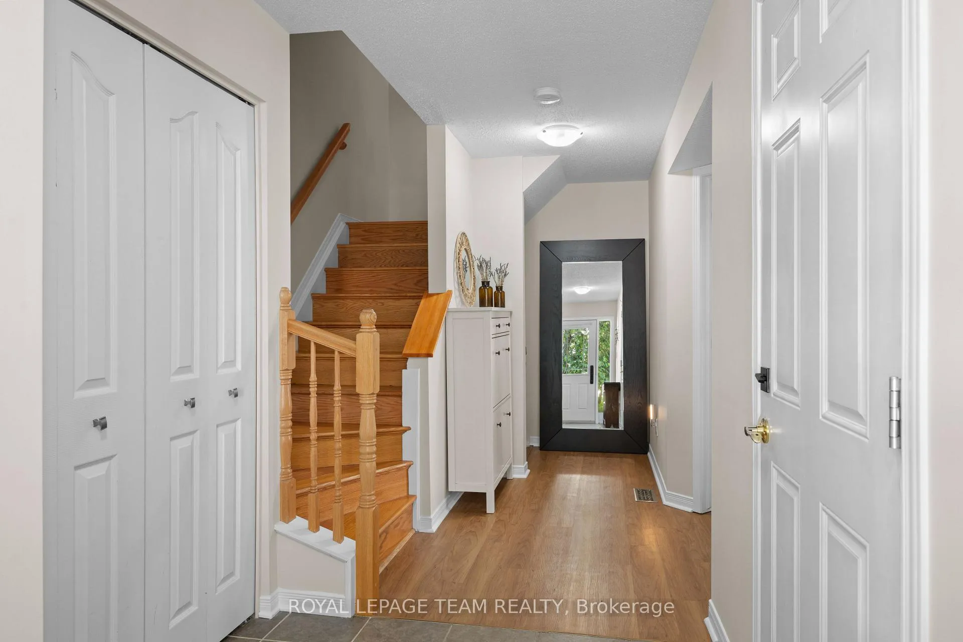 Photo 4 of 174 Fordham Private, Ottawa, Central Park — HOMEH