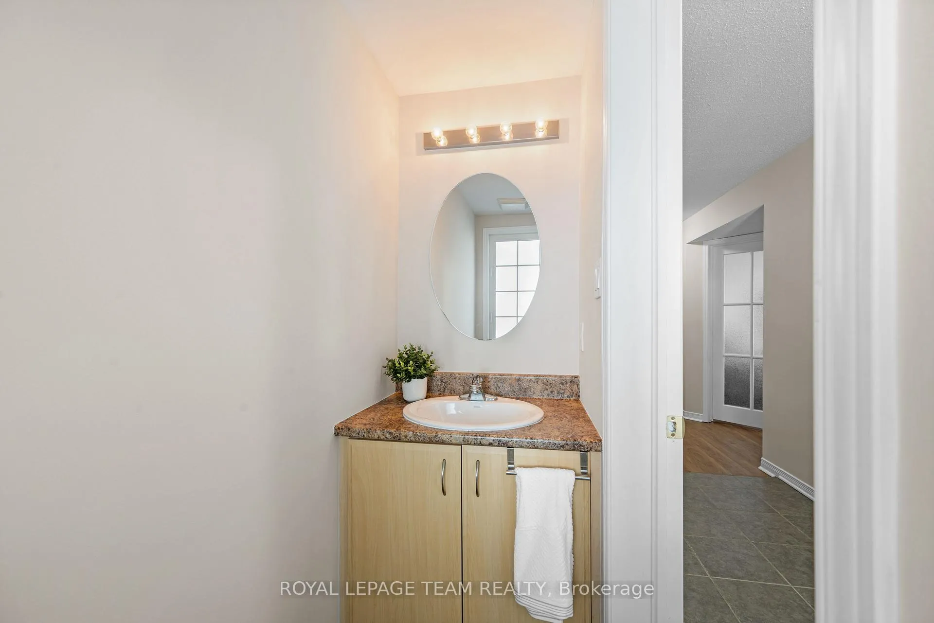 Photo 5 of 174 Fordham Private, Ottawa, Central Park — HOMEH