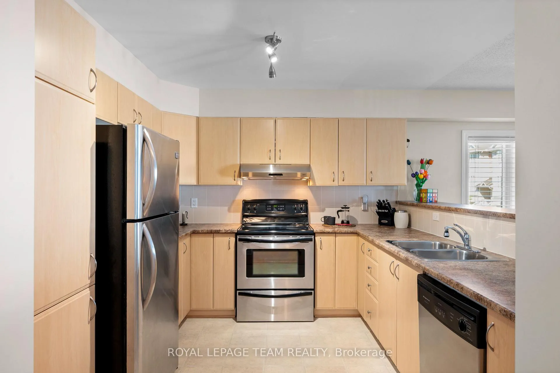 Photo 8 of 174 Fordham Private, Ottawa, Central Park — HOMEH