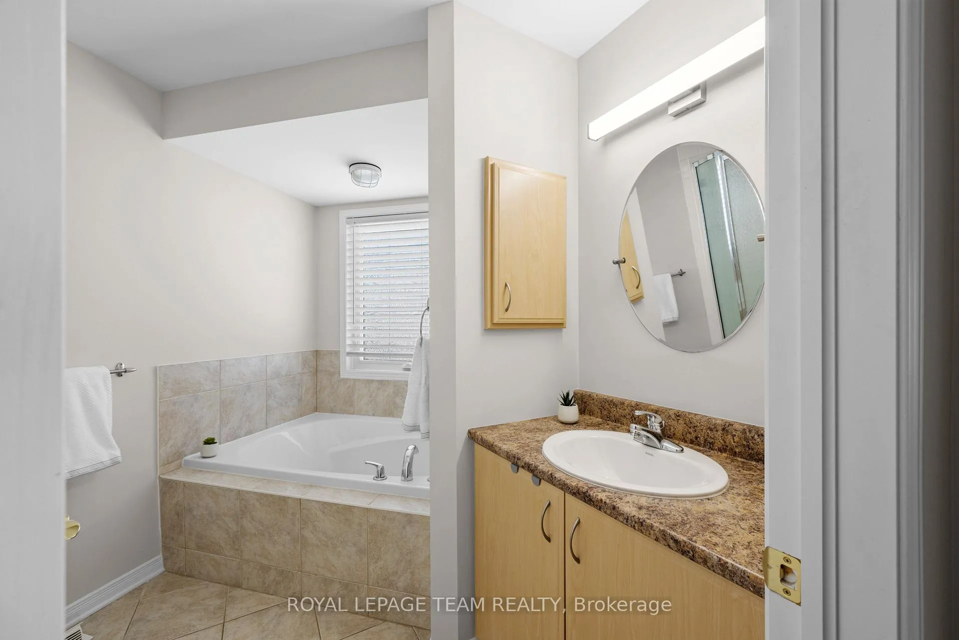 Photo 19 of 174 Fordham Private, Ottawa, Central Park — HOMEH