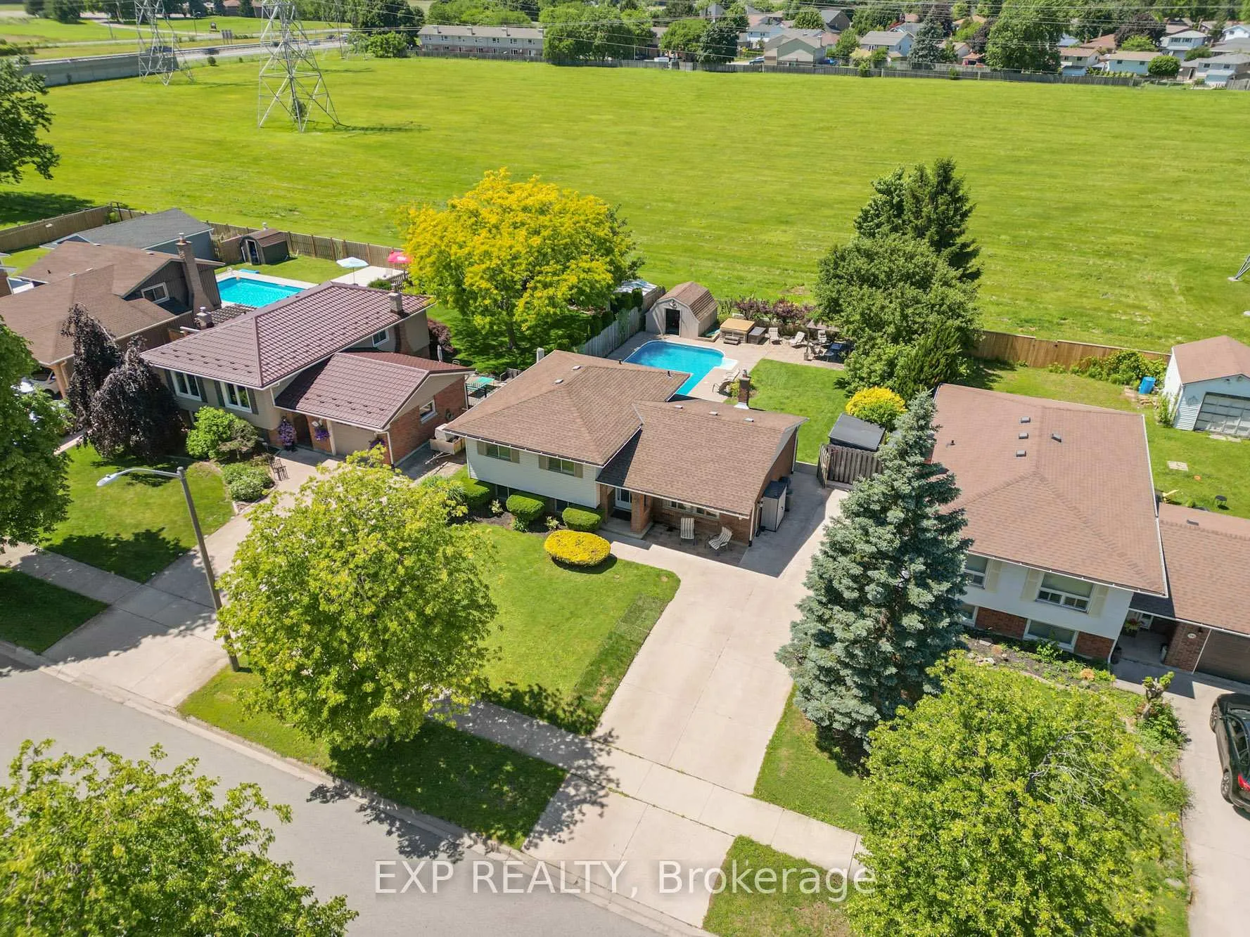 Photo 1 of 7195 Westfield Drive, Niagara Falls, Casey — HOMEH