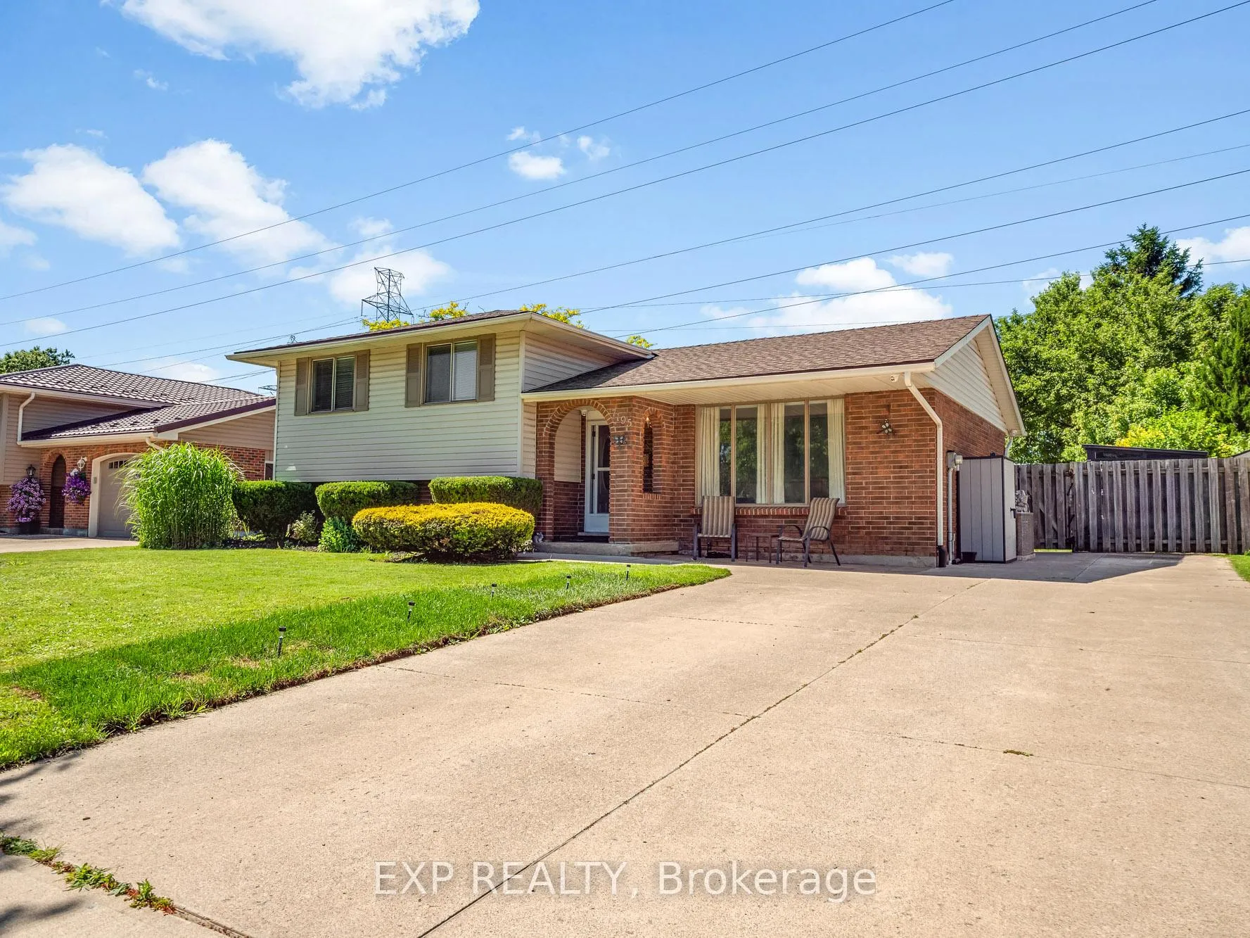 Photo 2 of 7195 Westfield Drive, Niagara Falls, Casey — HOMEH