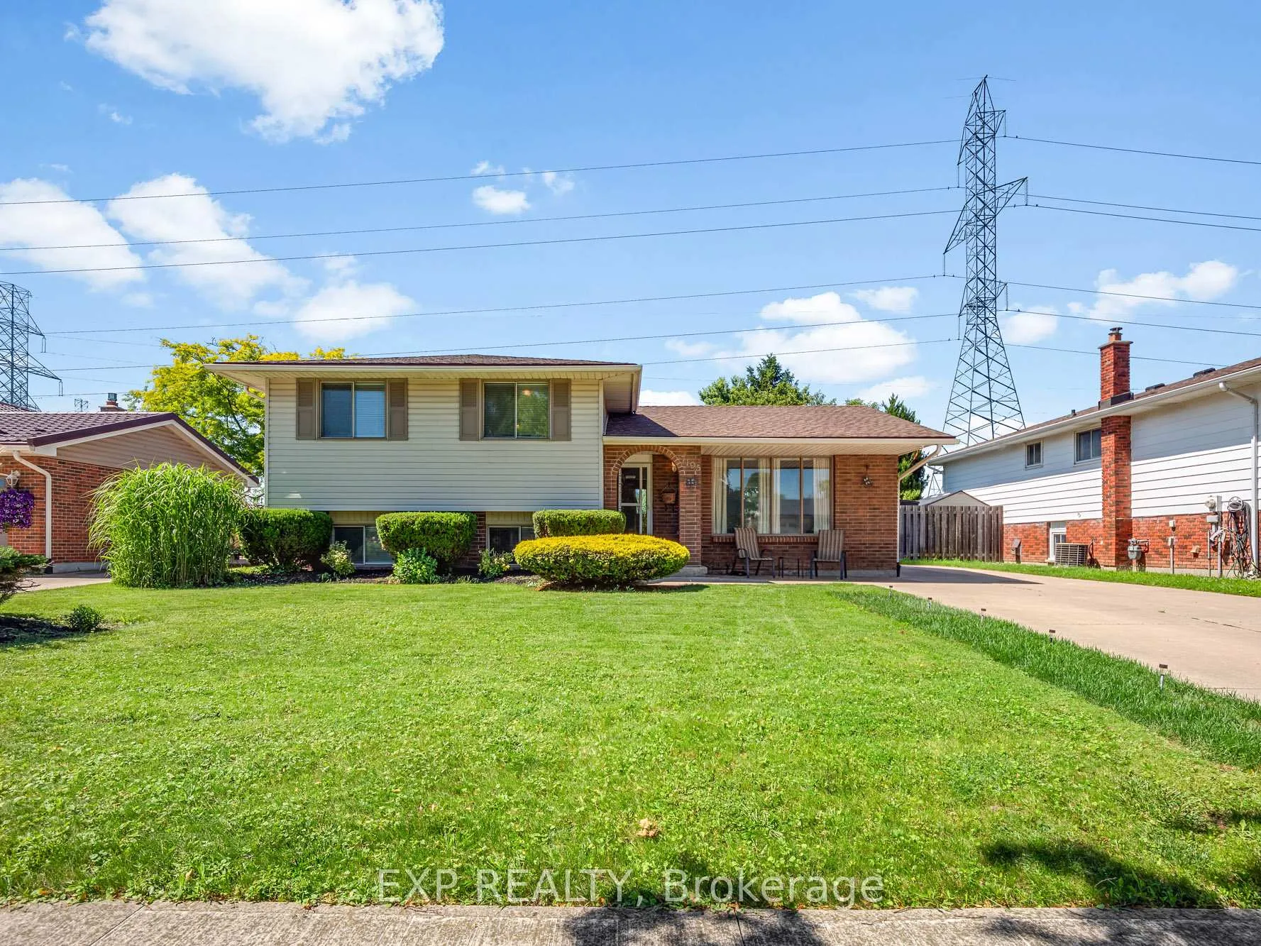Photo 3 of 7195 Westfield Drive, Niagara Falls, Casey — HOMEH
