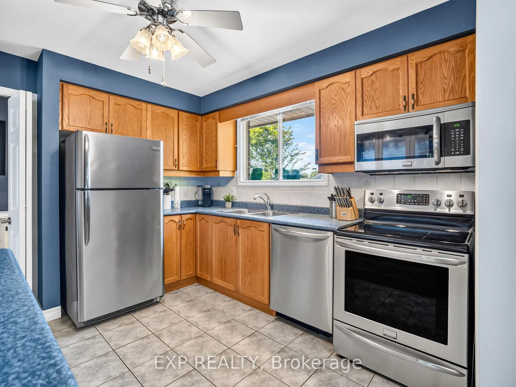 Photo 11 of 7195 Westfield Drive, Niagara Falls, Casey — HOMEH
