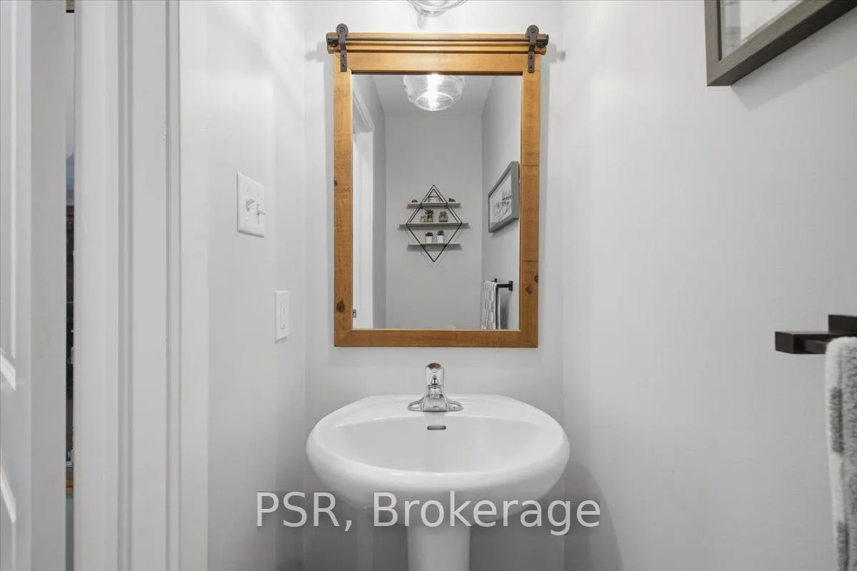 Photo 9 of 12 Hiscott Drive, Hamilton, Waterdown — HOMEH