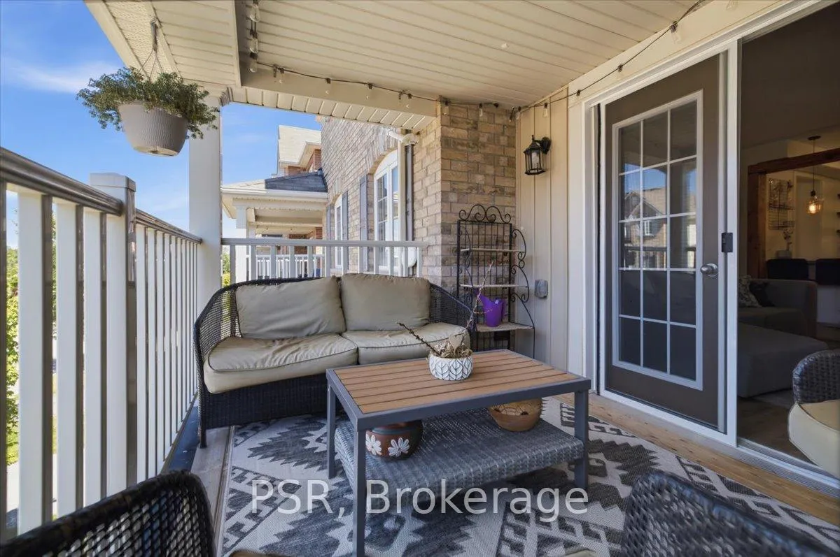 Photo 17 of 12 Hiscott Drive, Hamilton, Waterdown — HOMEH