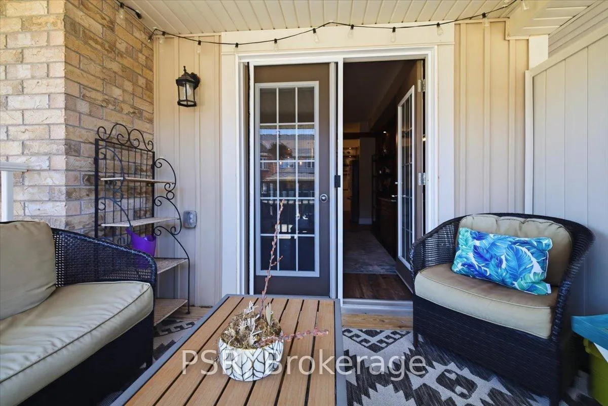 Photo 18 of 12 Hiscott Drive, Hamilton, Waterdown — HOMEH