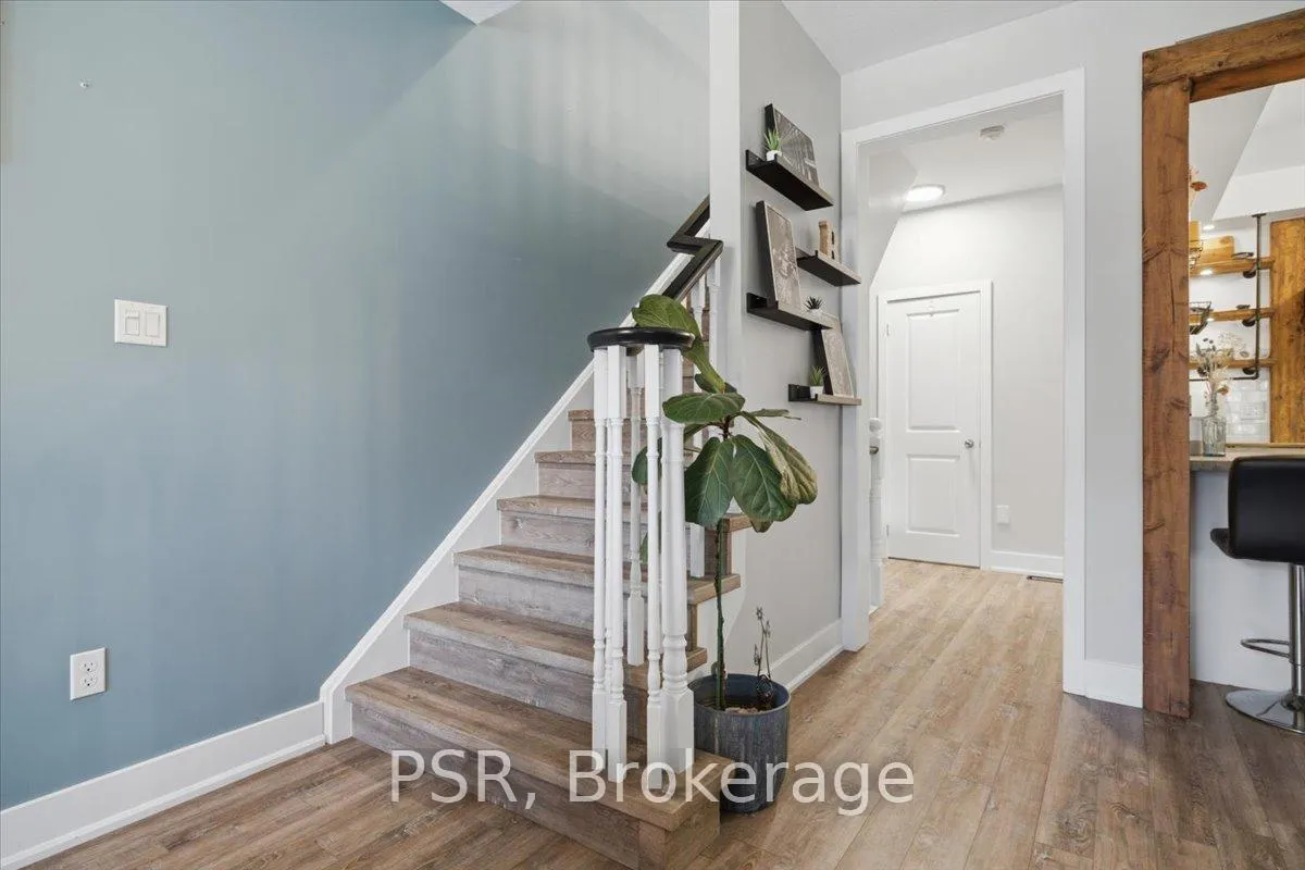 Photo 28 of 12 Hiscott Drive, Hamilton, Waterdown — HOMEH
