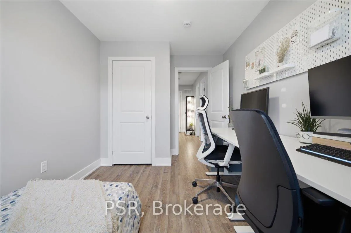 Photo 36 of 12 Hiscott Drive, Hamilton, Waterdown — HOMEH