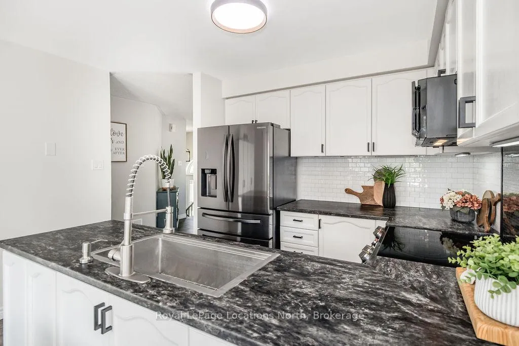 Photo 12 of 73 Fernbrook Drive, Wasaga Beach — HOMEH