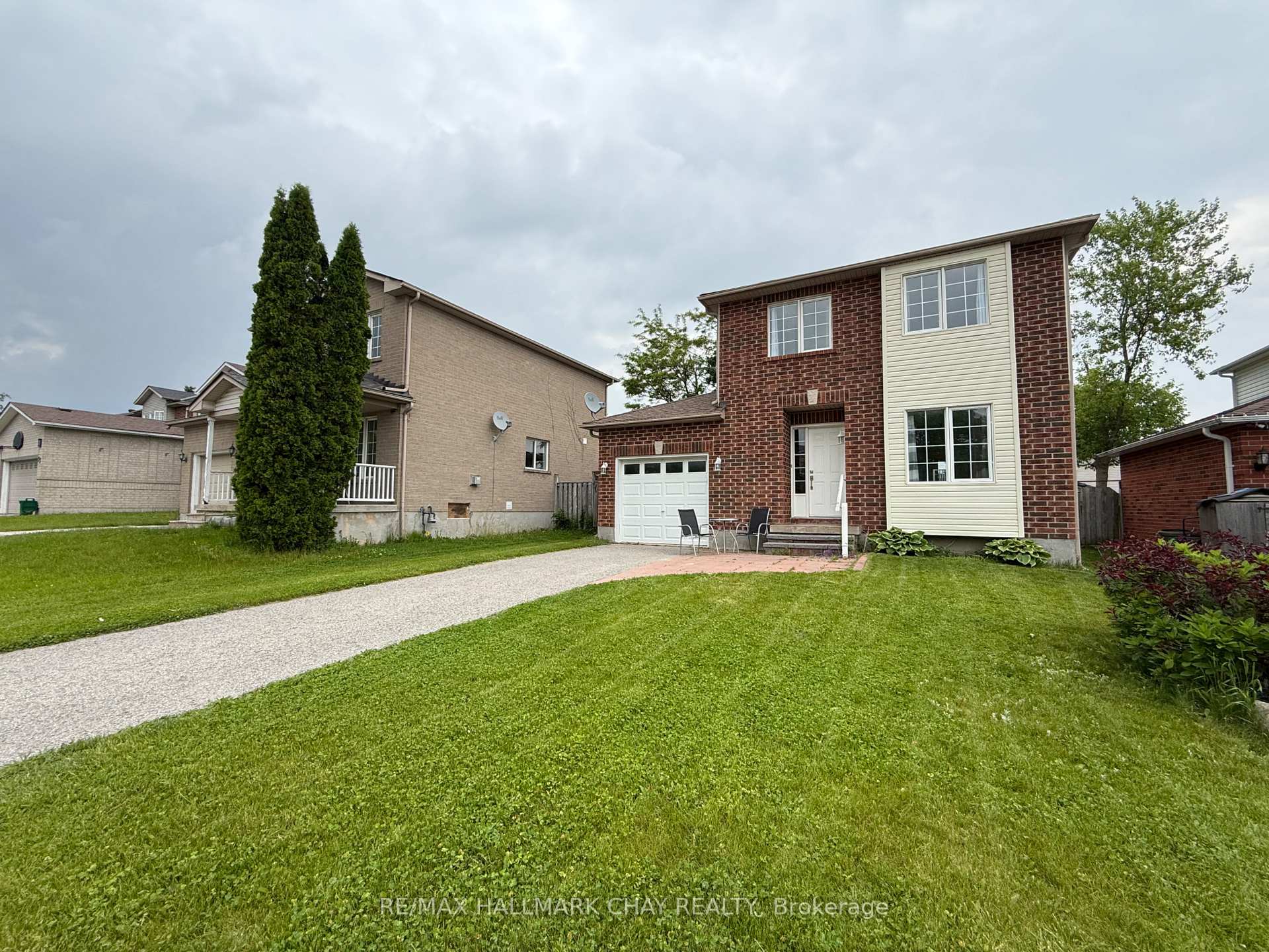 Photo 1 of 29 Golds Crescent, Barrie, Holly — HOMEH