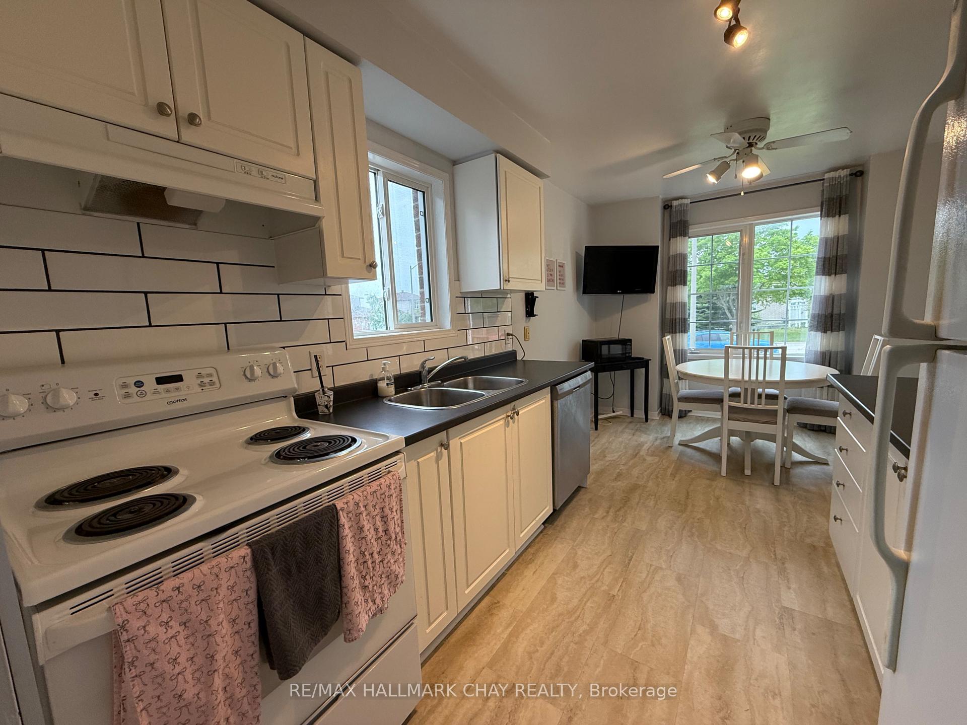 Photo 2 of 29 Golds Crescent, Barrie, Holly — HOMEH