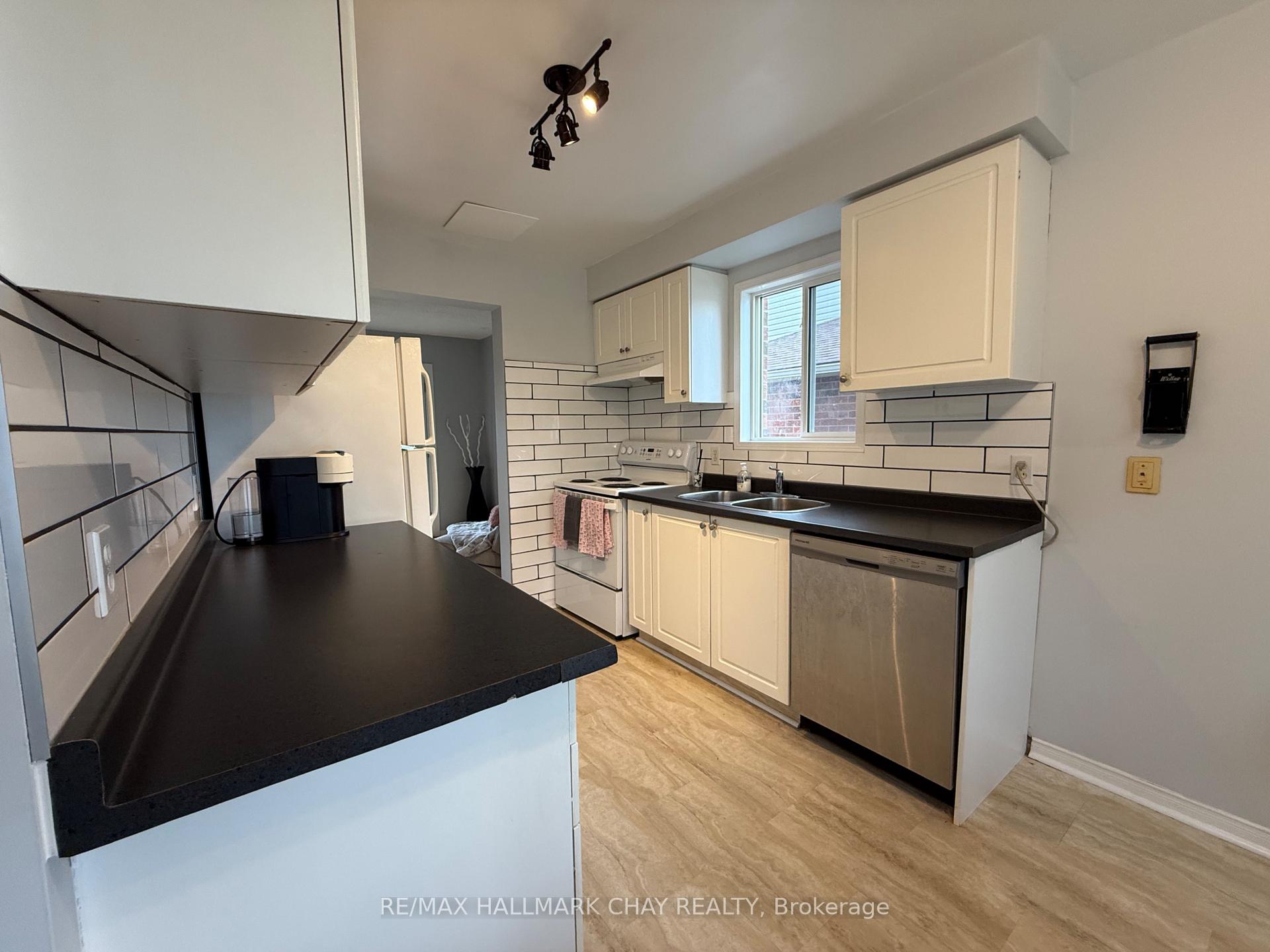 Photo 3 of 29 Golds Crescent, Barrie, Holly — HOMEH