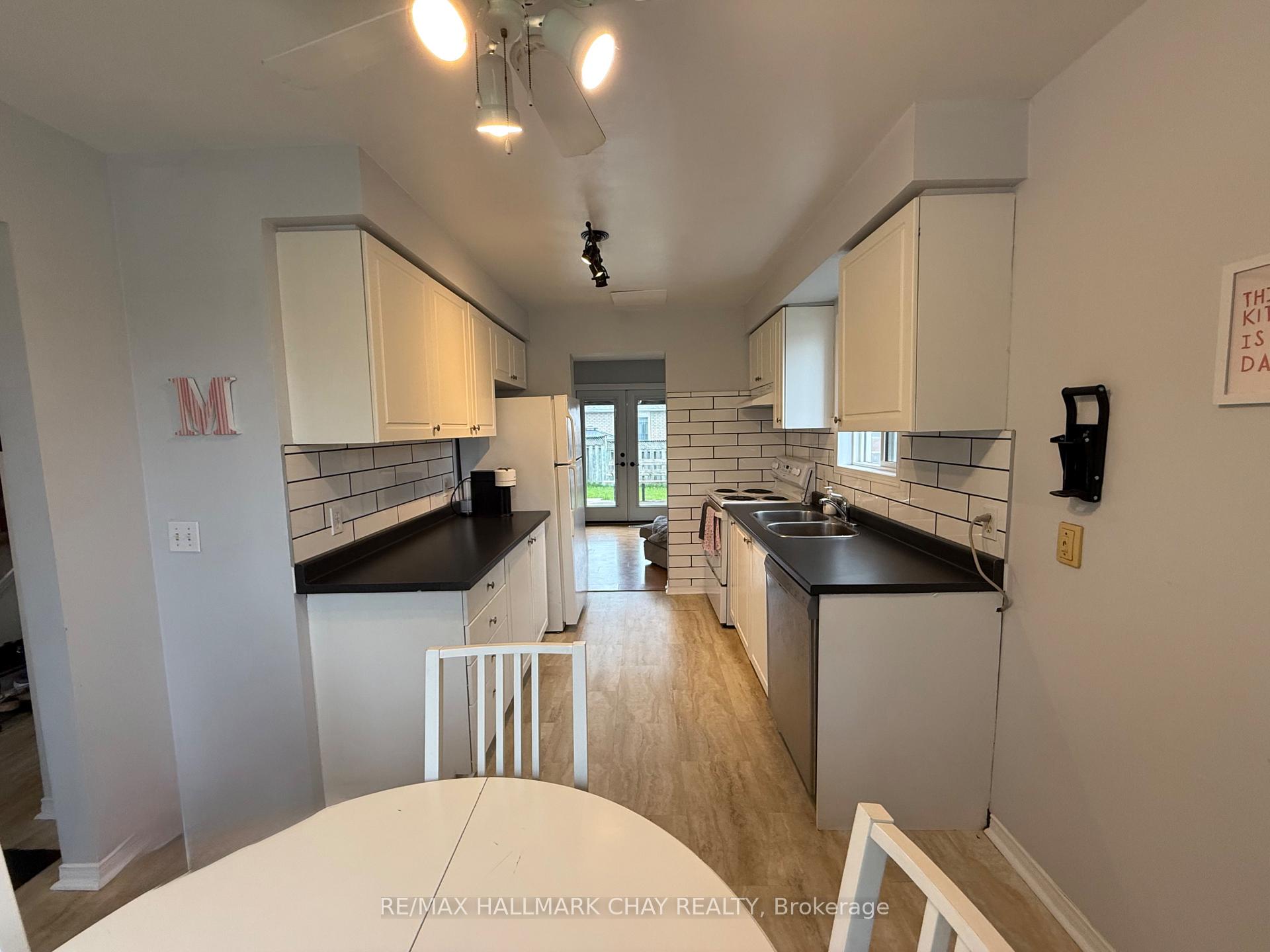 Photo 5 of 29 Golds Crescent, Barrie, Holly — HOMEH