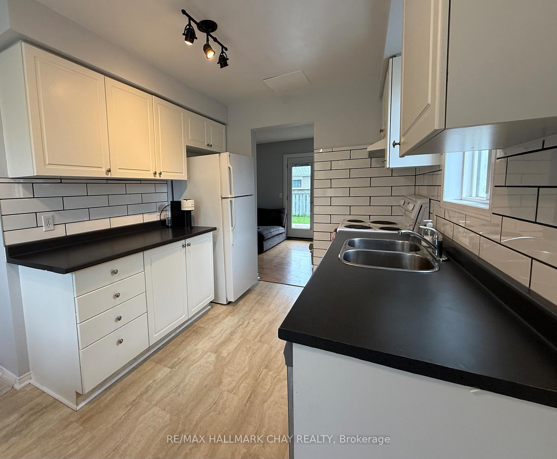 Photo 6 of 29 Golds Crescent, Barrie, Holly — HOMEH