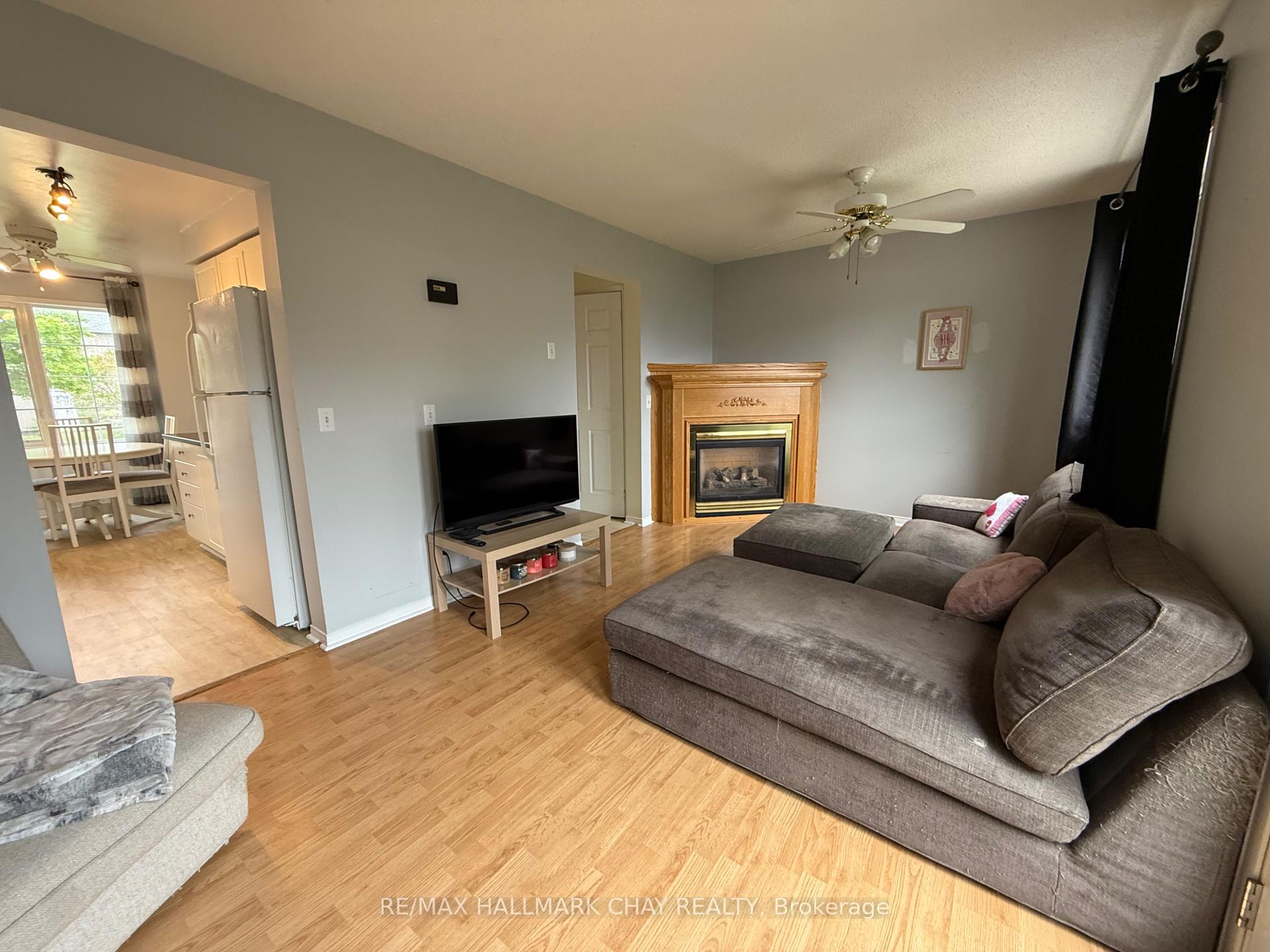 Photo 10 of 29 Golds Crescent, Barrie, Holly — HOMEH