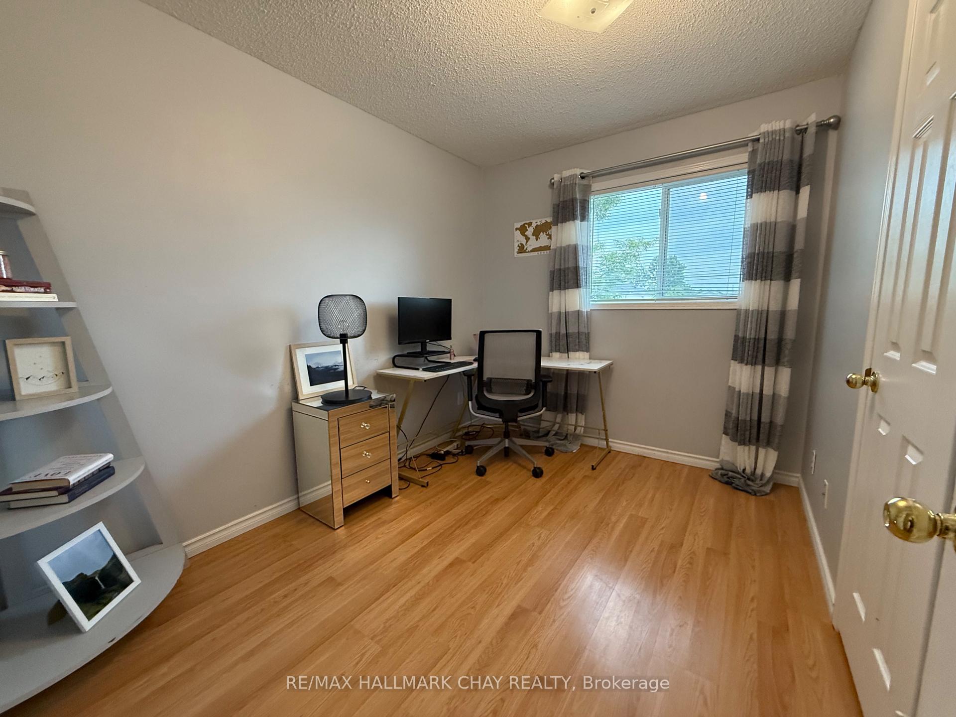 Photo 15 of 29 Golds Crescent, Barrie, Holly — HOMEH