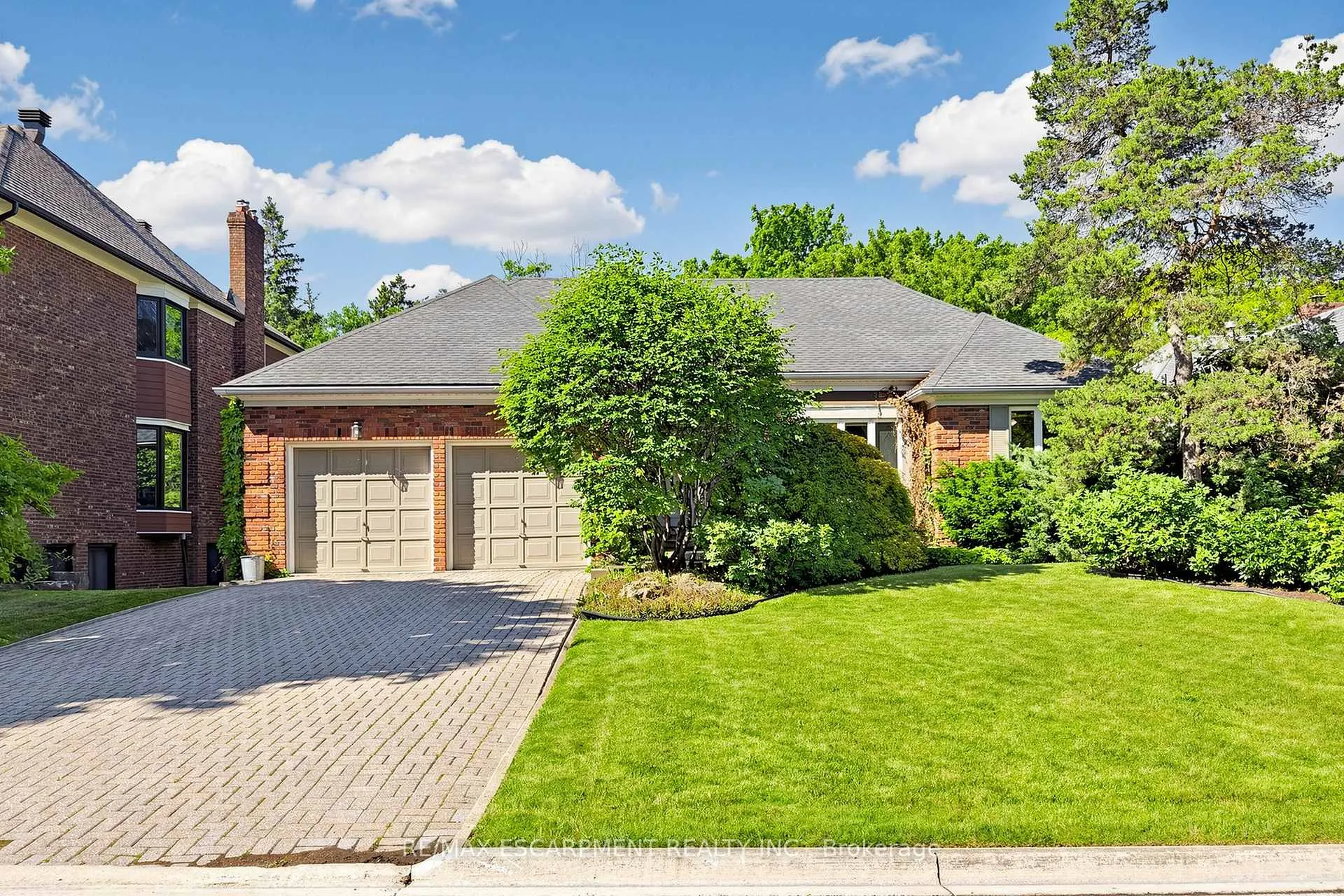 Photo 1 of 17 Flanders Drive, Hamilton, Waterdown — HOMEH