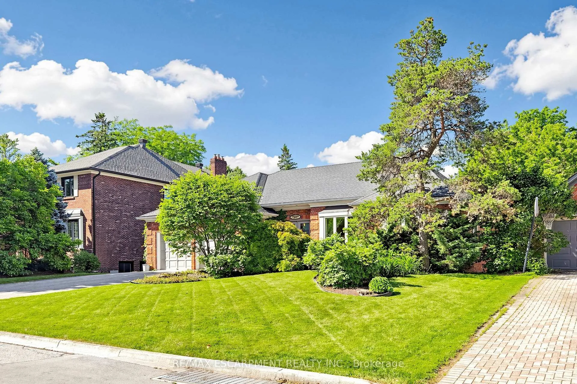 Photo 3 of 17 Flanders Drive, Hamilton, Waterdown — HOMEH