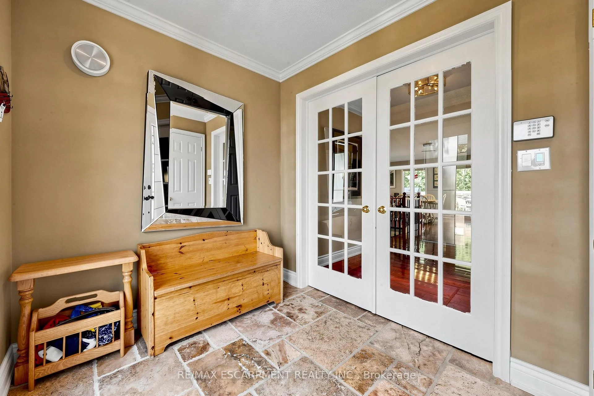 Photo 5 of 17 Flanders Drive, Hamilton, Waterdown — HOMEH