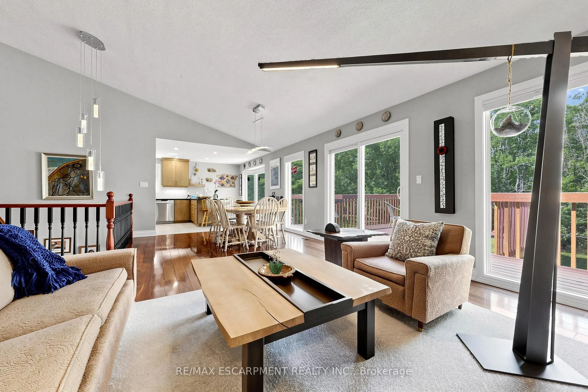 Photo 10 of 17 Flanders Drive, Hamilton, Waterdown — HOMEH