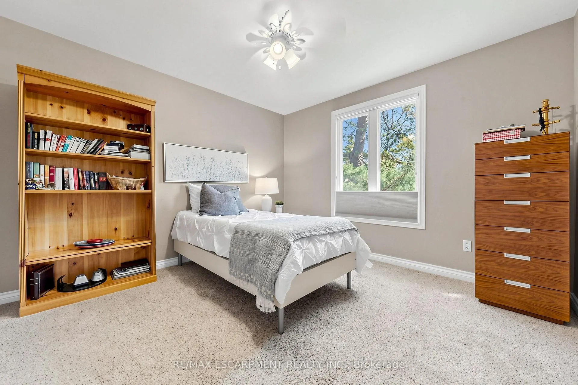 Photo 22 of 17 Flanders Drive, Hamilton, Waterdown — HOMEH