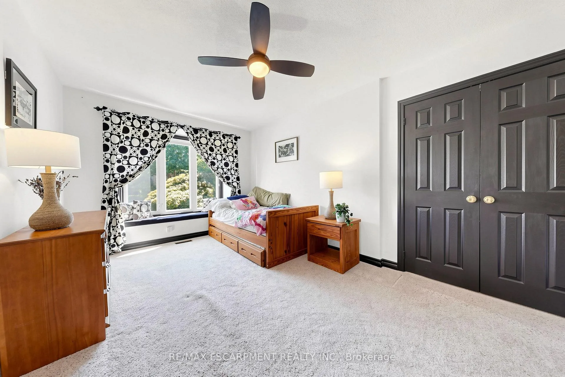 Photo 23 of 17 Flanders Drive, Hamilton, Waterdown — HOMEH