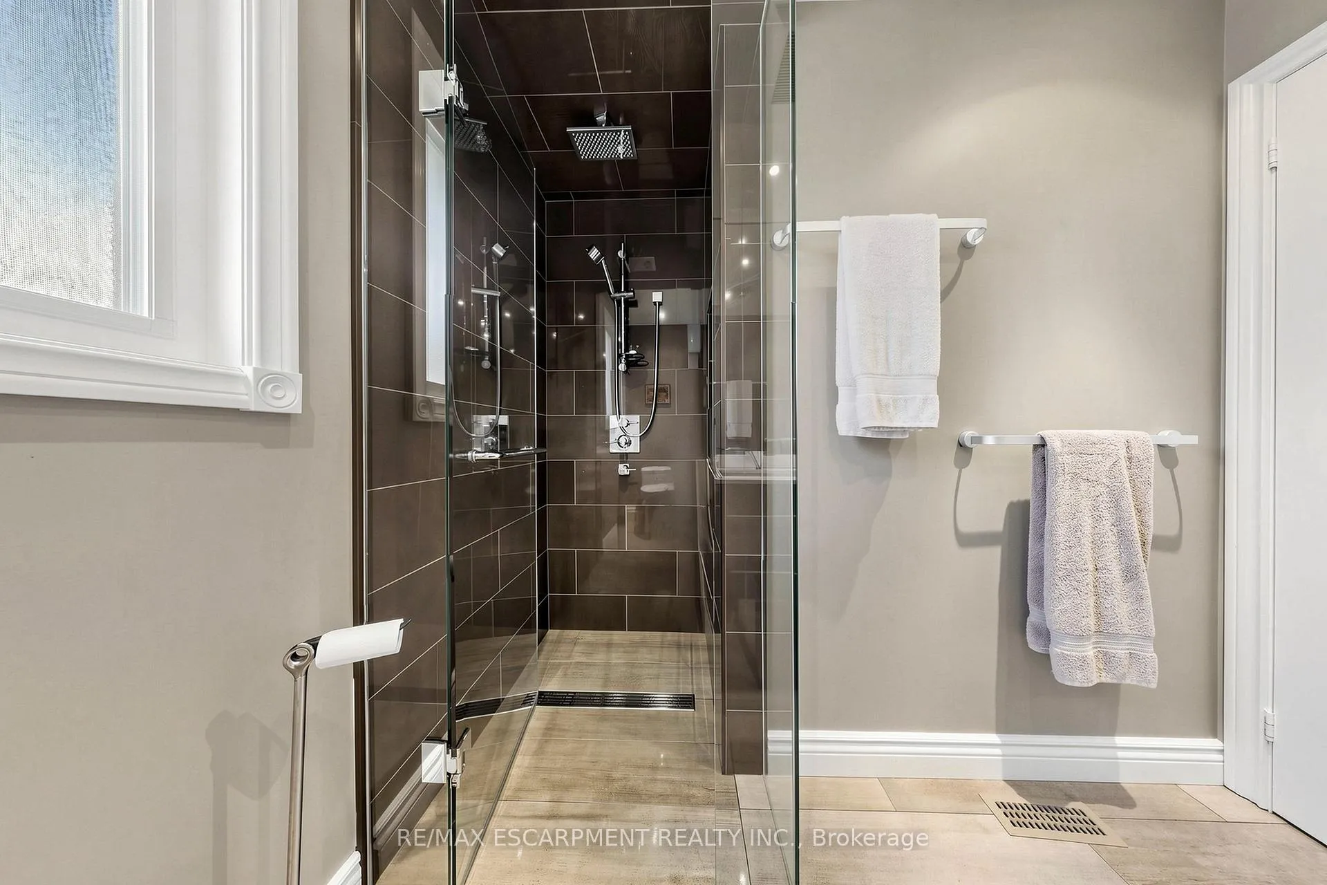 Photo 25 of 17 Flanders Drive, Hamilton, Waterdown — HOMEH