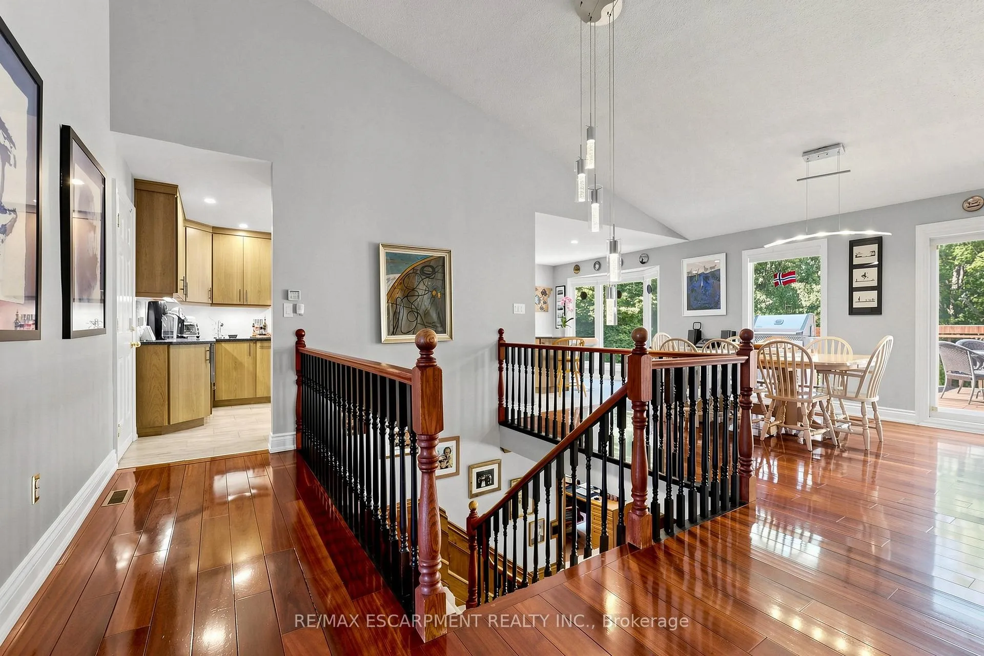 Photo 26 of 17 Flanders Drive, Hamilton, Waterdown — HOMEH